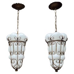 Coppia di lampade a sospensione di Murano vintage in vetro soffiato a bocca con montatura in ferro