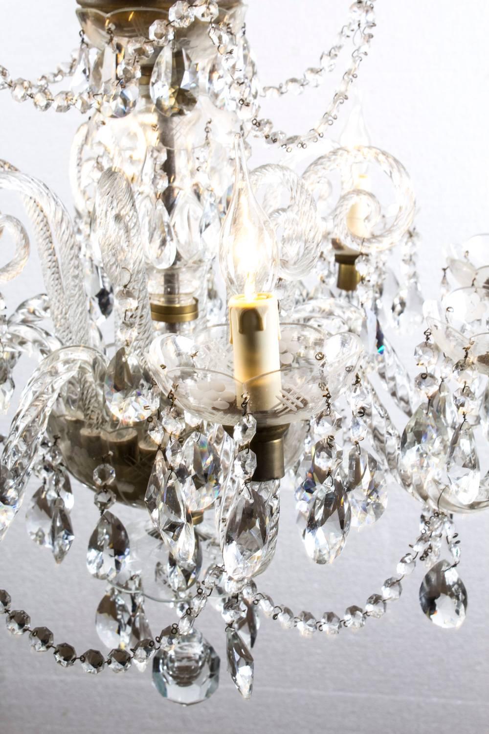 Vintage Pair of Venetian Twelve-Light Crystal Chandeliers, 20th Century 5