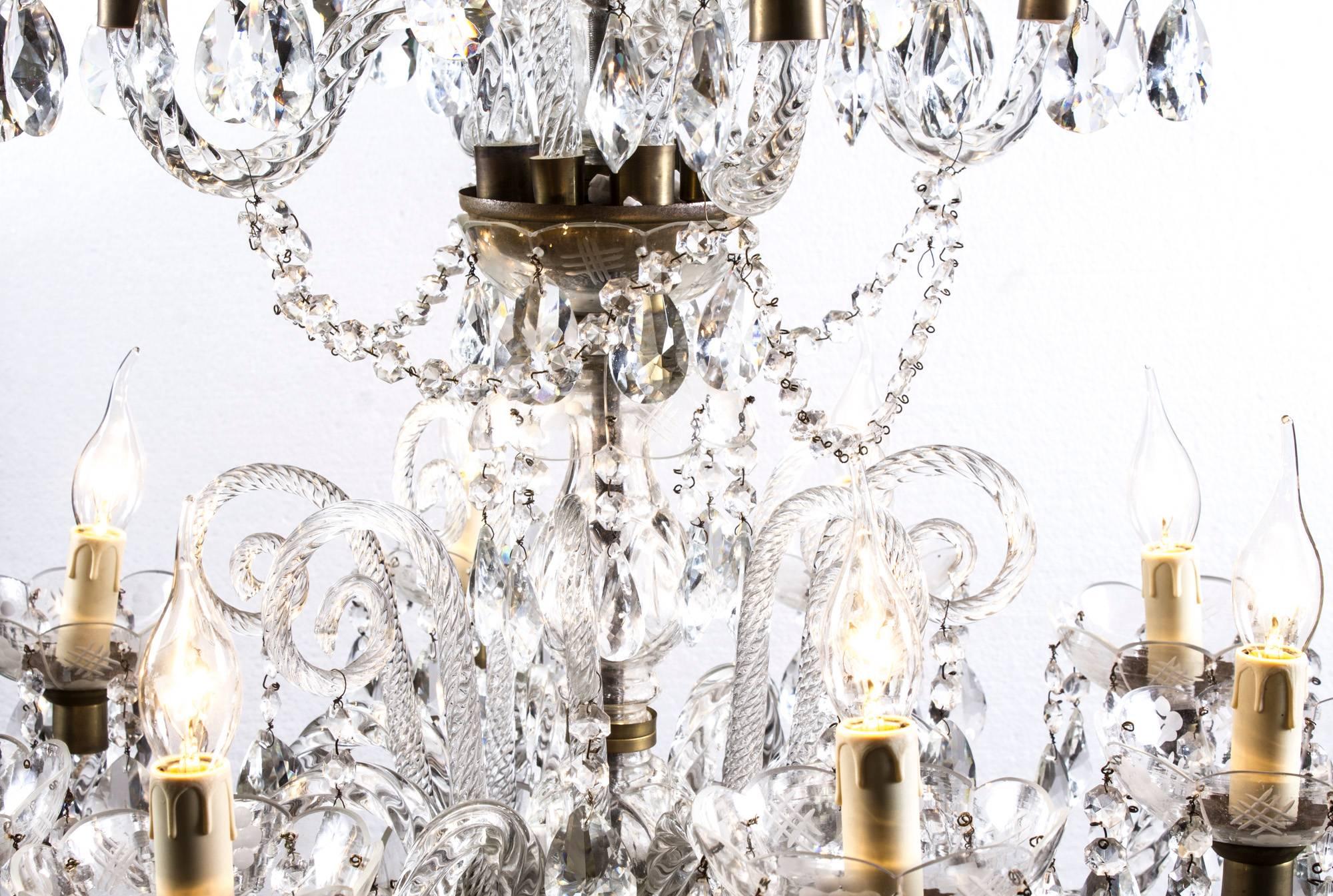 Vintage Pair of Venetian Twelve-Light Crystal Chandeliers, 20th Century 6