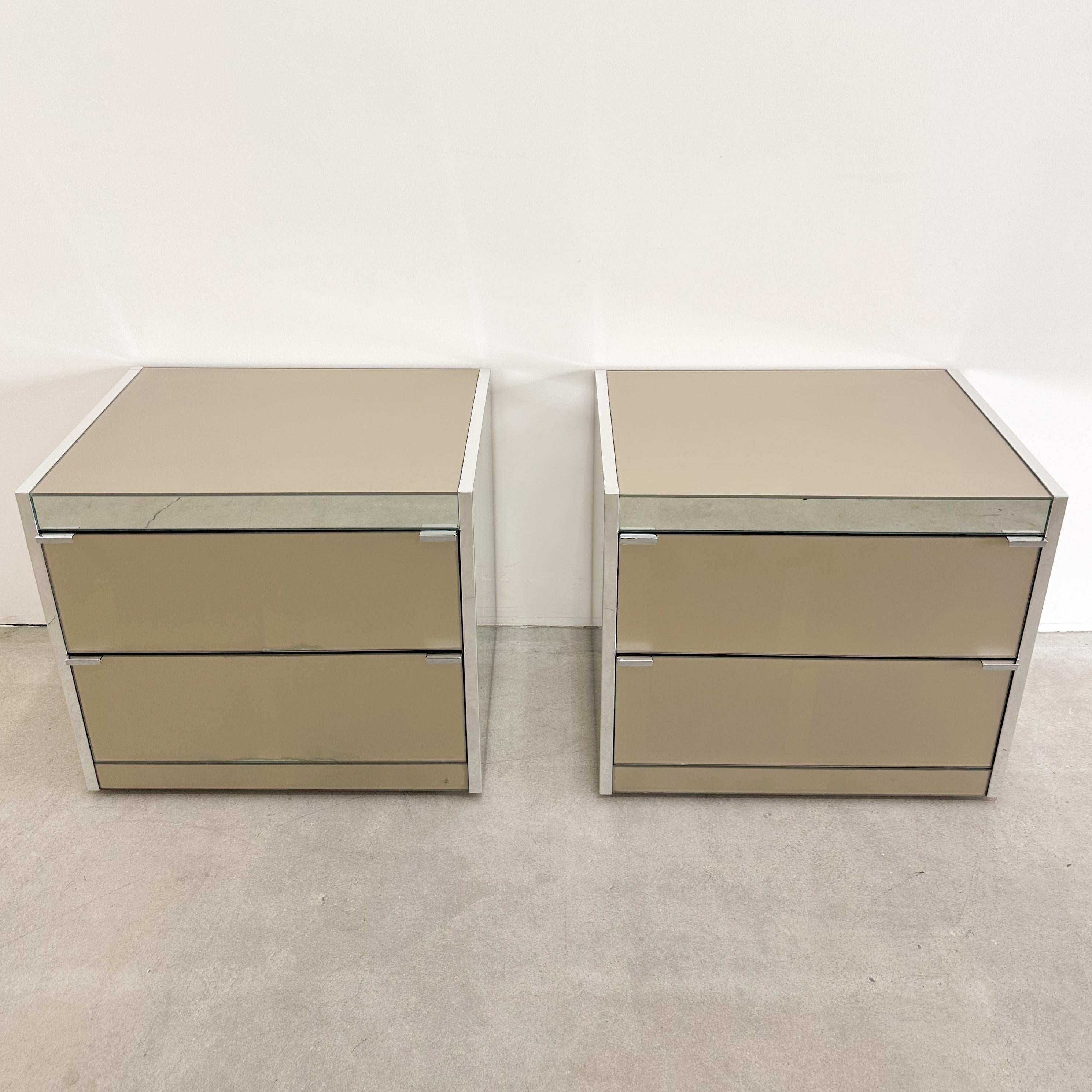 Vintage Pair of Vintage Ello O.B Solie Glass And Chrome Nightstands. In Good Condition In Palm Desert, CA