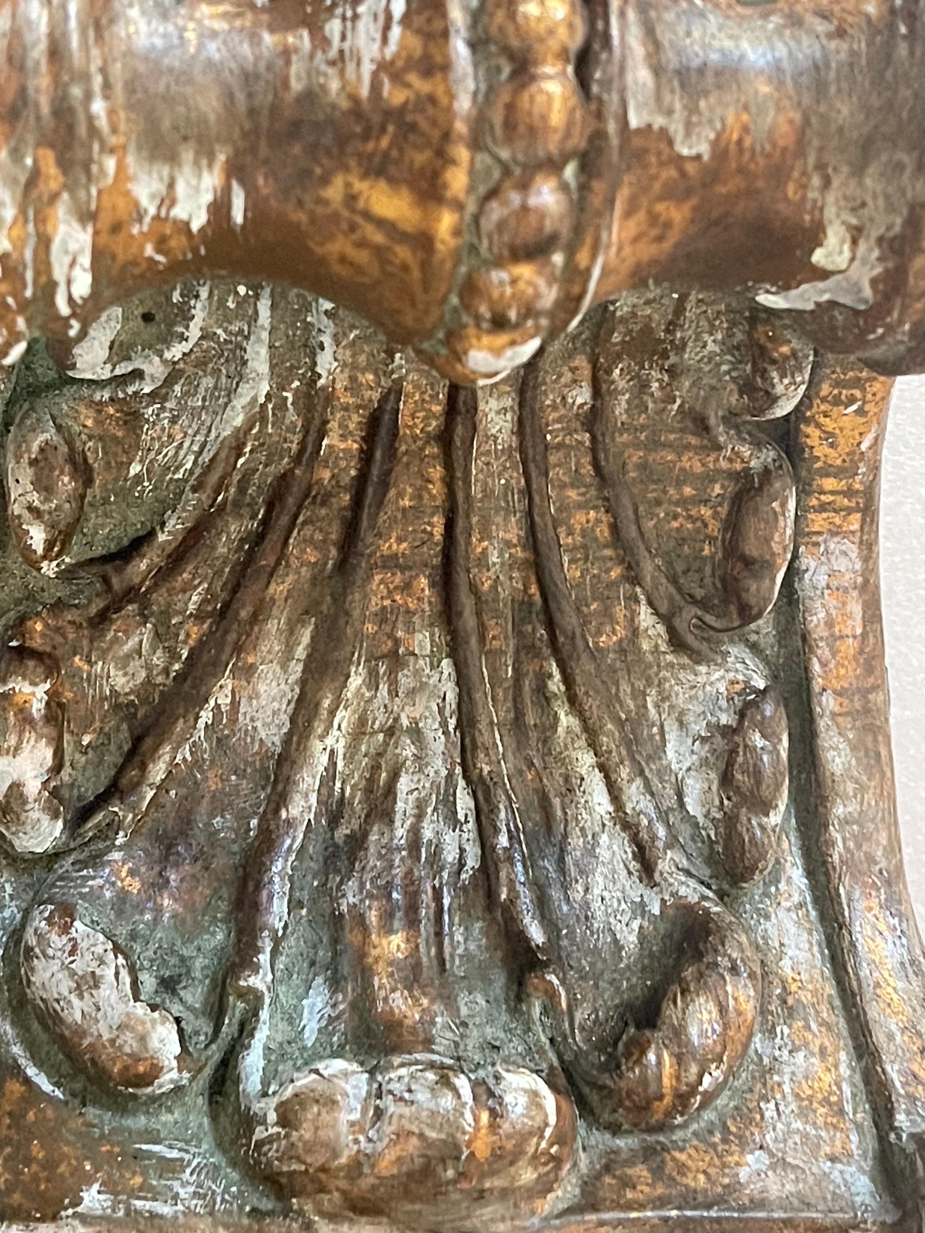 Vintage Pair von Wandleisten Distressed im Angebot 1