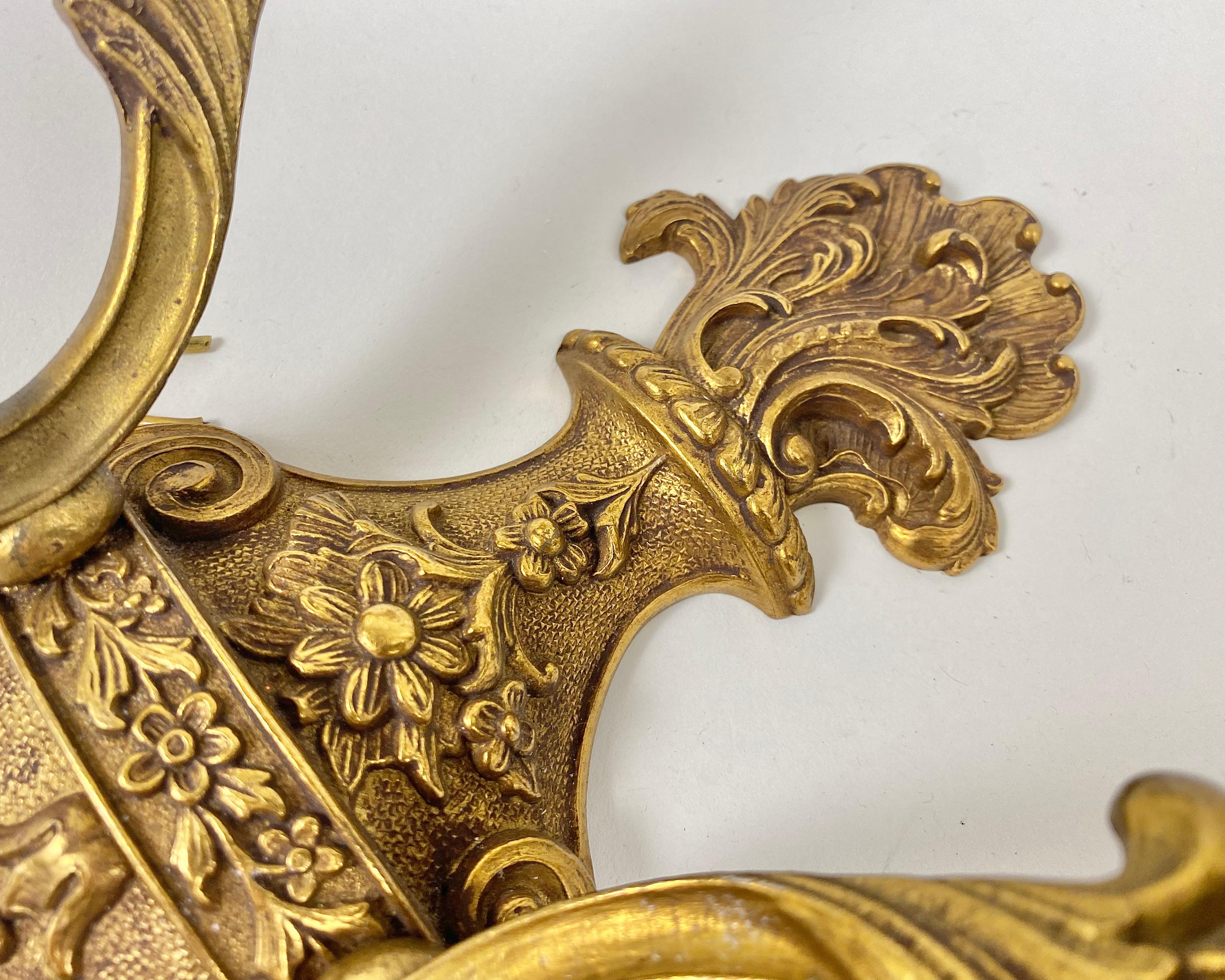 Coppia di appliques d'epoca, circa 1960, in bronzo cesellato e dorato, Francia In condizioni ottime in vendita a Bastogne, BE