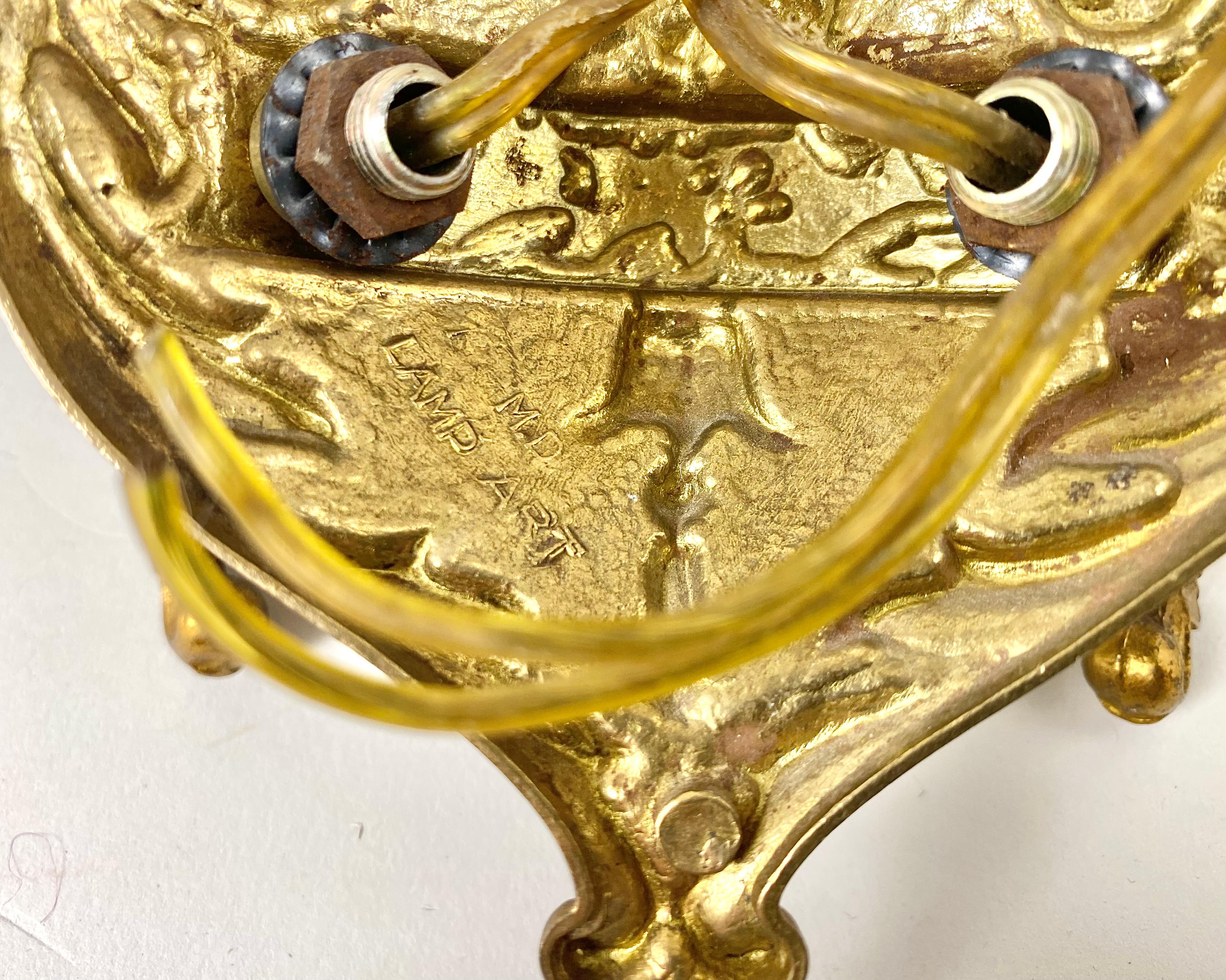 Metà XX secolo Coppia di appliques d'epoca, circa 1960, in bronzo cesellato e dorato, Francia in vendita