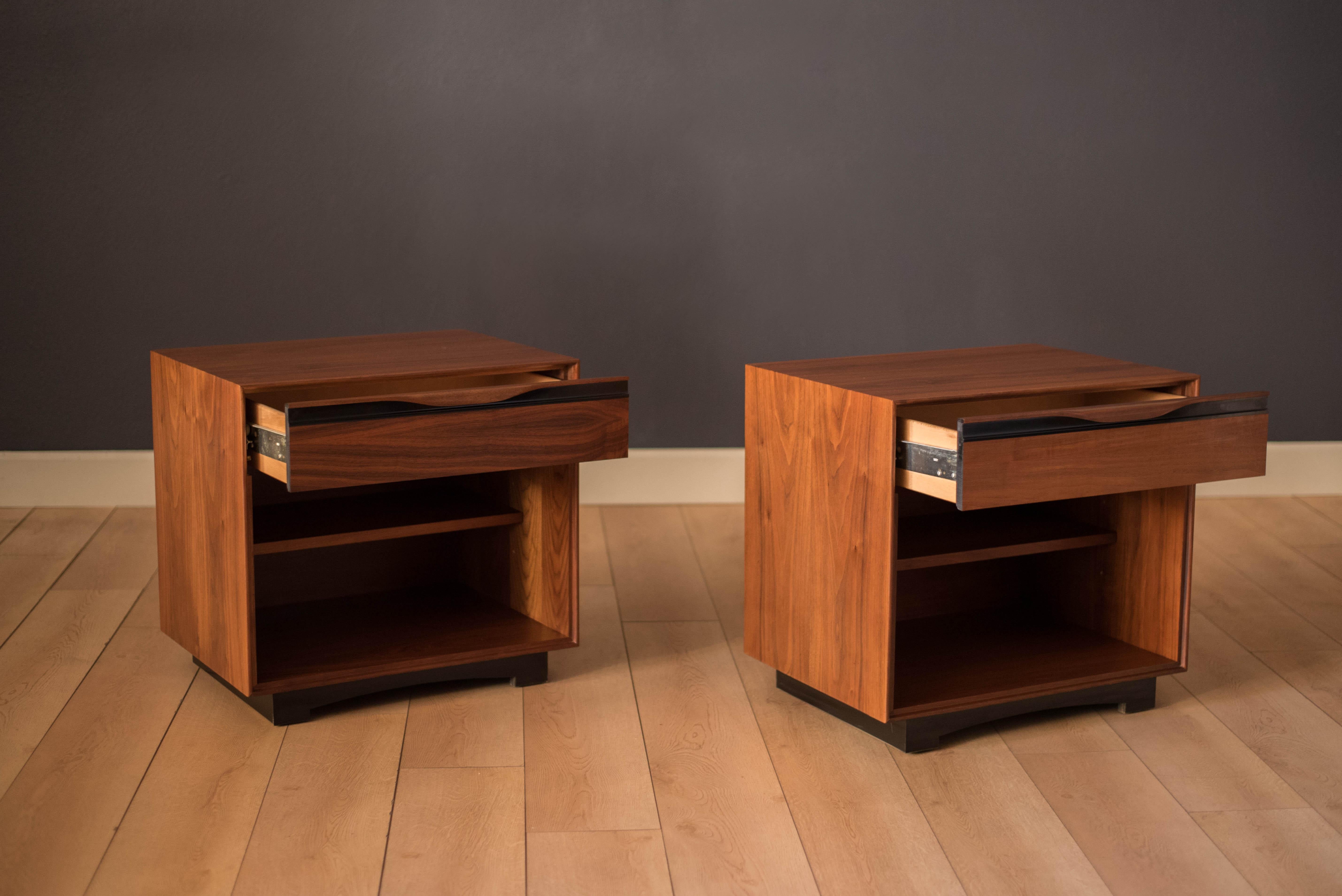 Mid-Century Modern pair of nightstands designed by John Kapel for Glenn of California in walnut. Includes one drawer and an adjustable shelf on each bedside table.
   


Offered by Mid Century Maddist