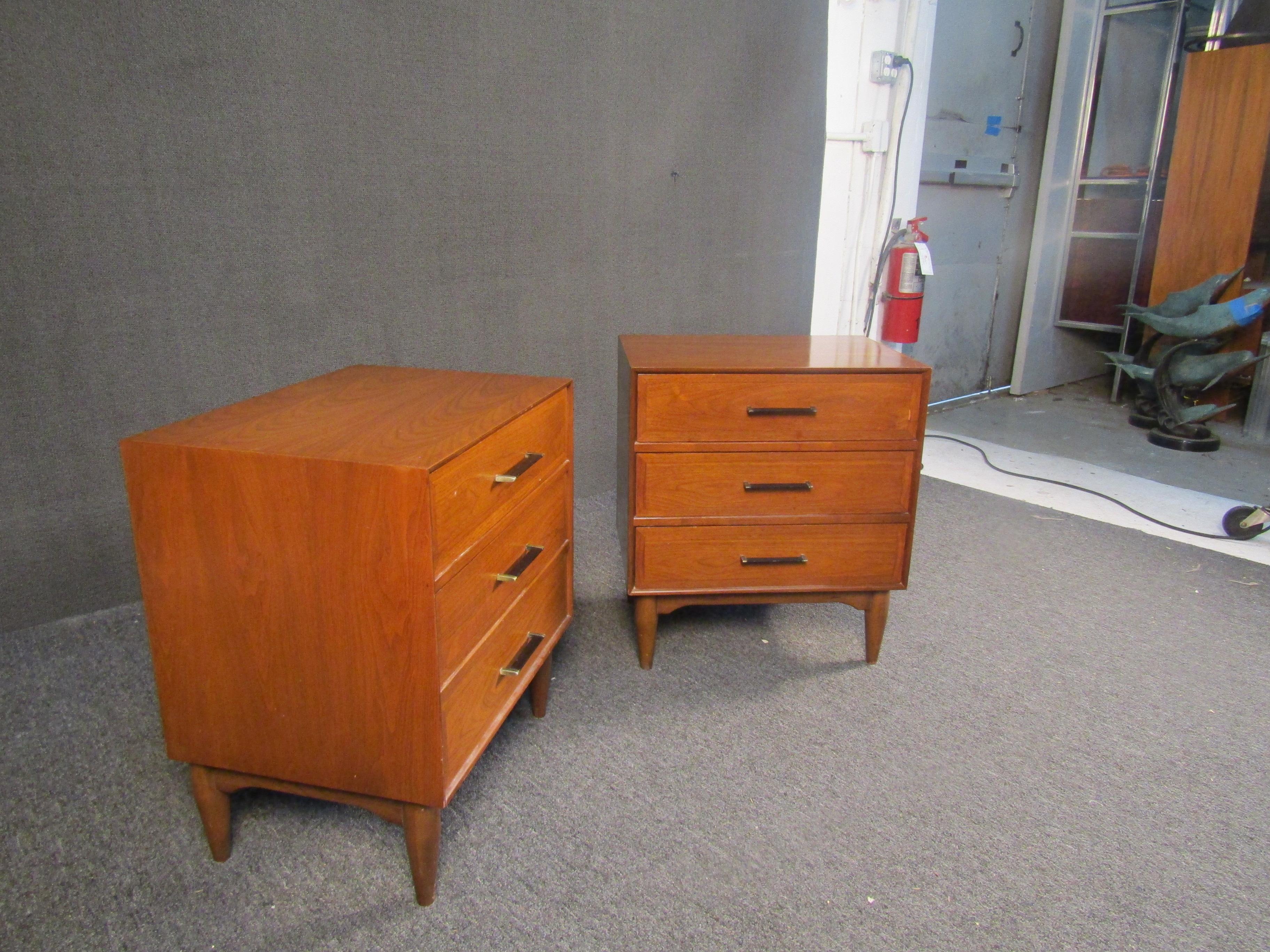 Mid-Century Modern Vintage Pair of Walnut Nightstands 