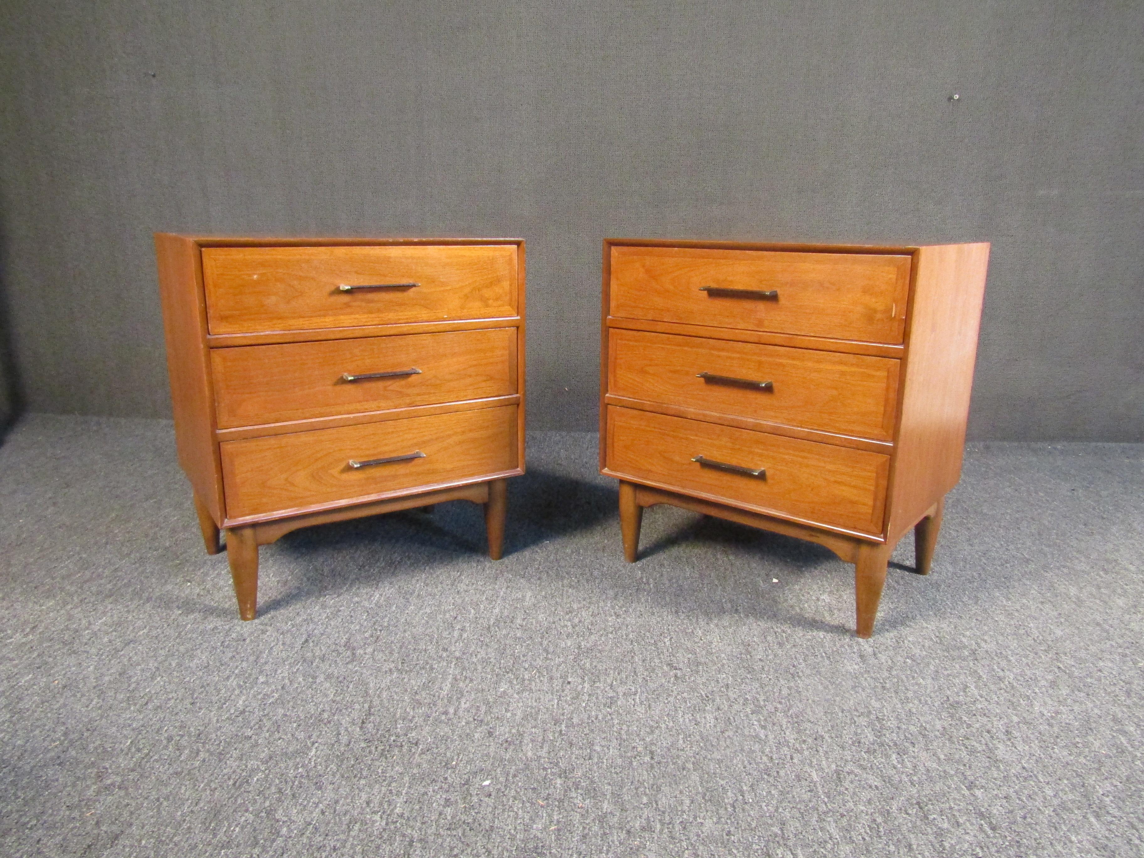 Vintage Pair of Walnut Nightstands  In Good Condition In Brooklyn, NY