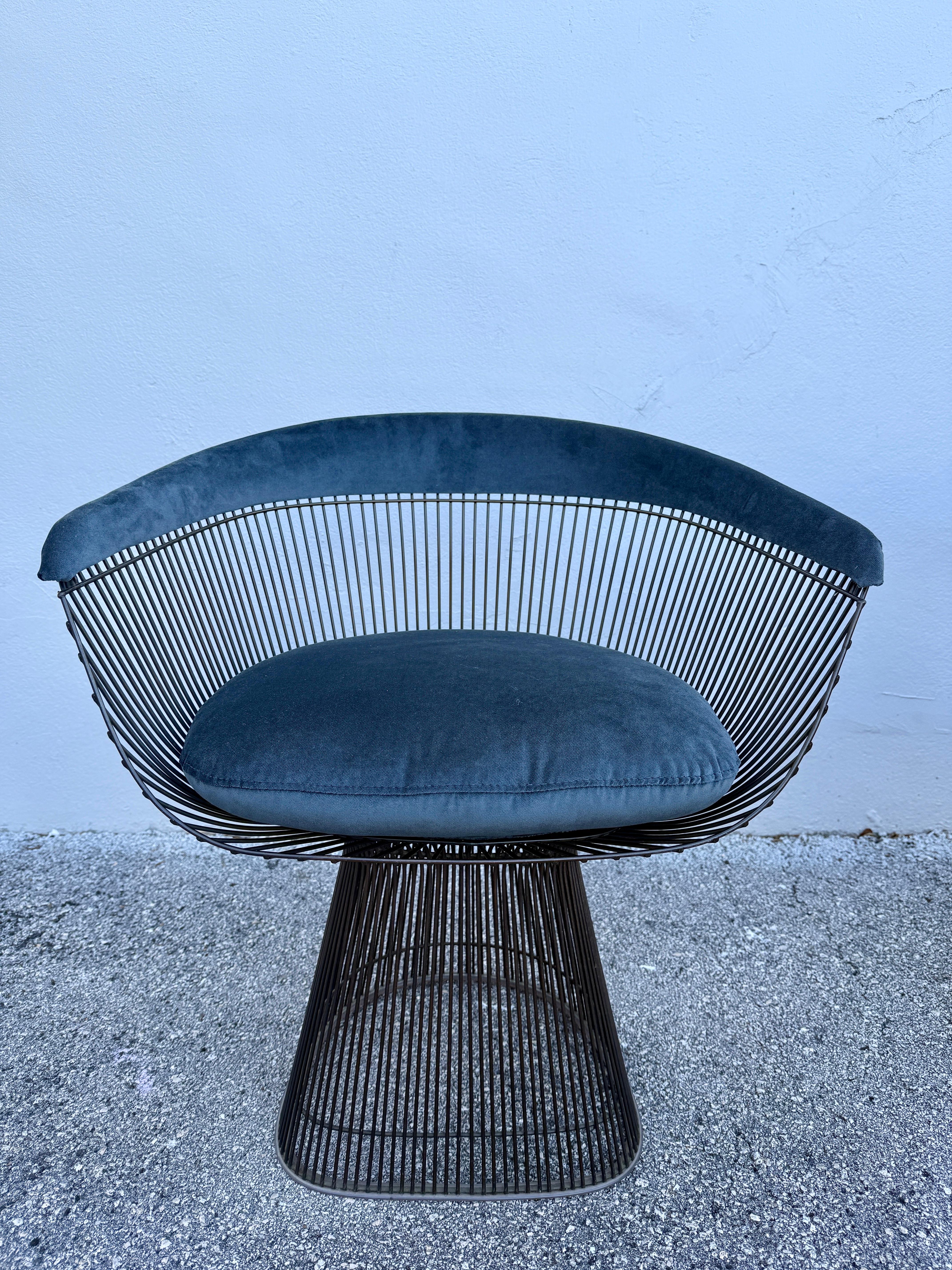 Ein Paar Warren Platner Stühle aus bronziertem Stahl für Knoll Vintage By (Moderne der Mitte des Jahrhunderts) im Angebot