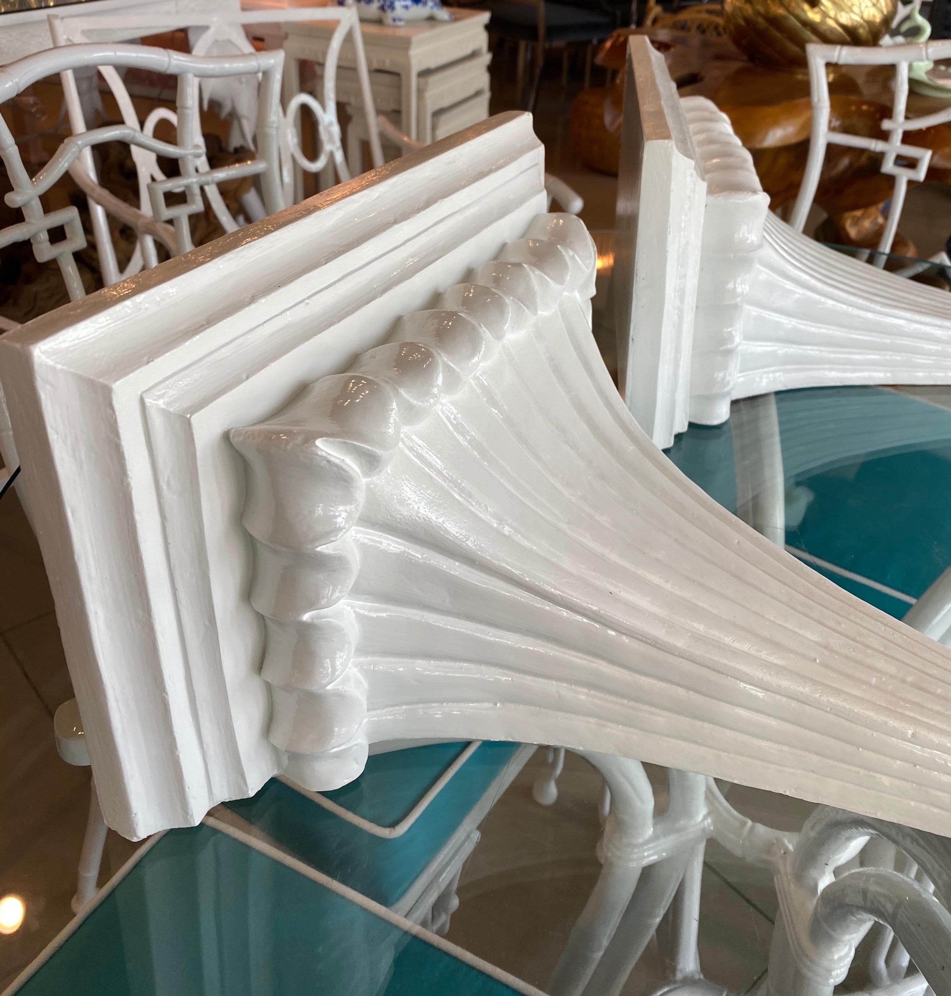 Vintage Pair of White Lacquered Wall Sconces Shelves In Good Condition In West Palm Beach, FL
