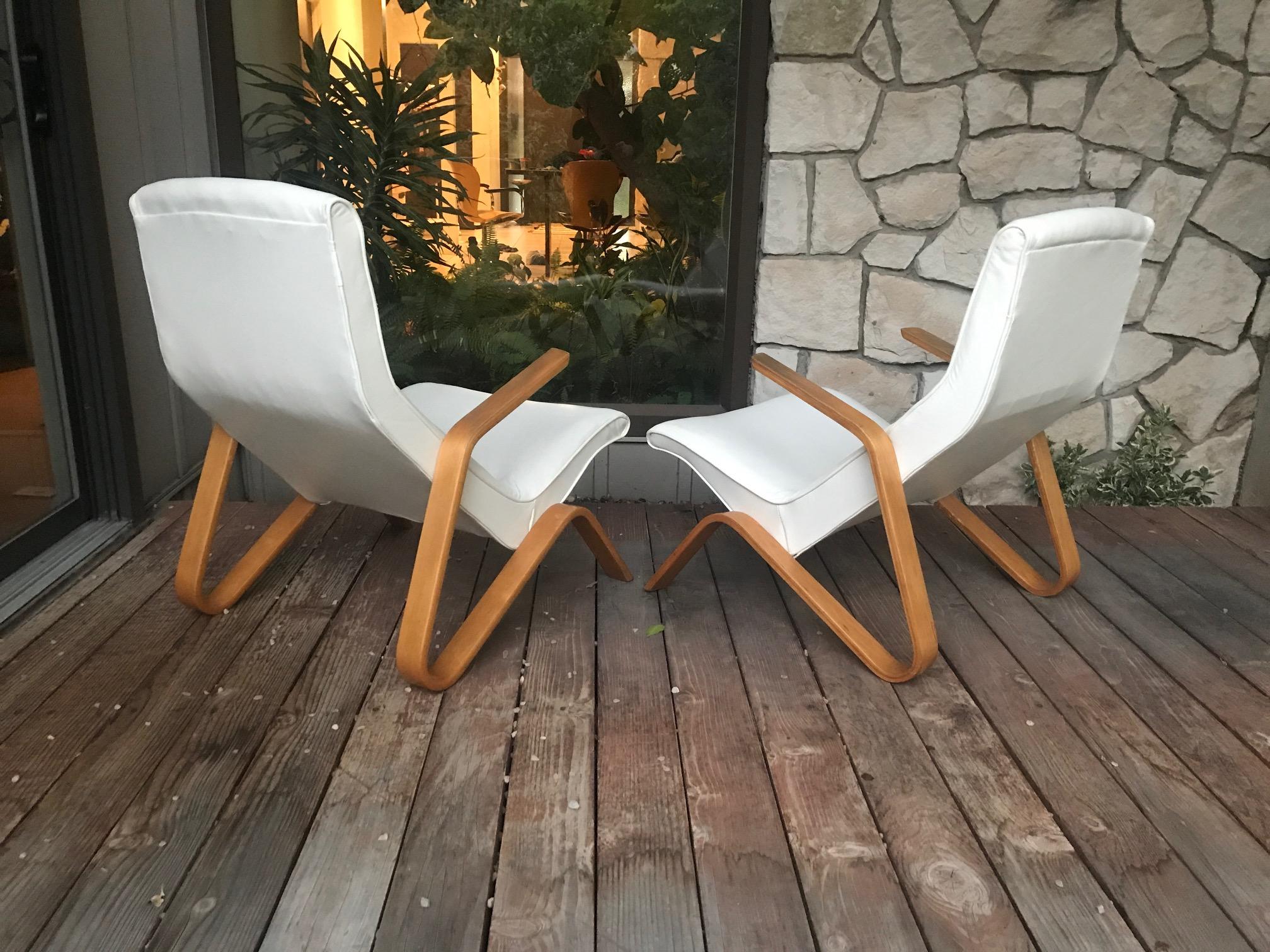 Vintage Pair of White Leather Eero Saarinen Grasshopper Lounge Chairs for Knoll In Excellent Condition In Salt Lake City, UT