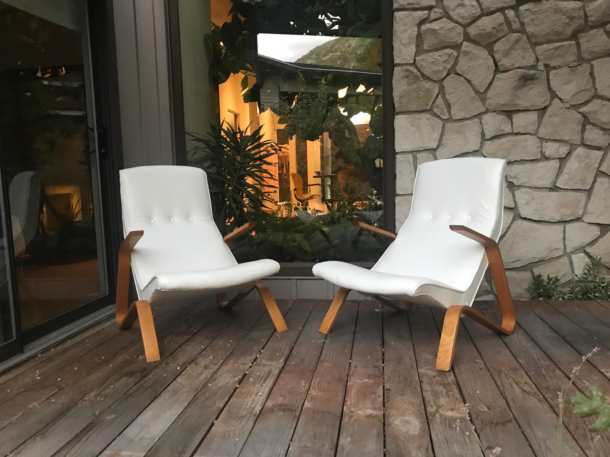 Mid-20th Century Vintage Pair of White Leather Eero Saarinen Grasshopper Lounge Chairs for Knoll