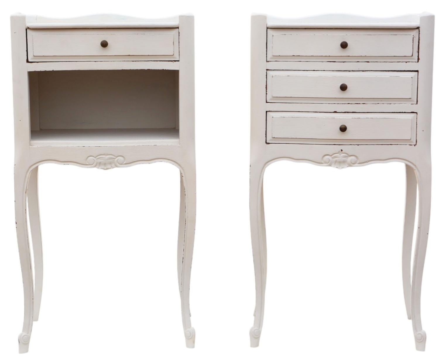 Vintage Pair of White-Painted Bedside Tables – Mid-Century French Nightstands or Side Tables

A charming pair of vintage white-painted bedside tables, dating from the mid-20th century. These stylish nightstands feature a gently worn white paint
