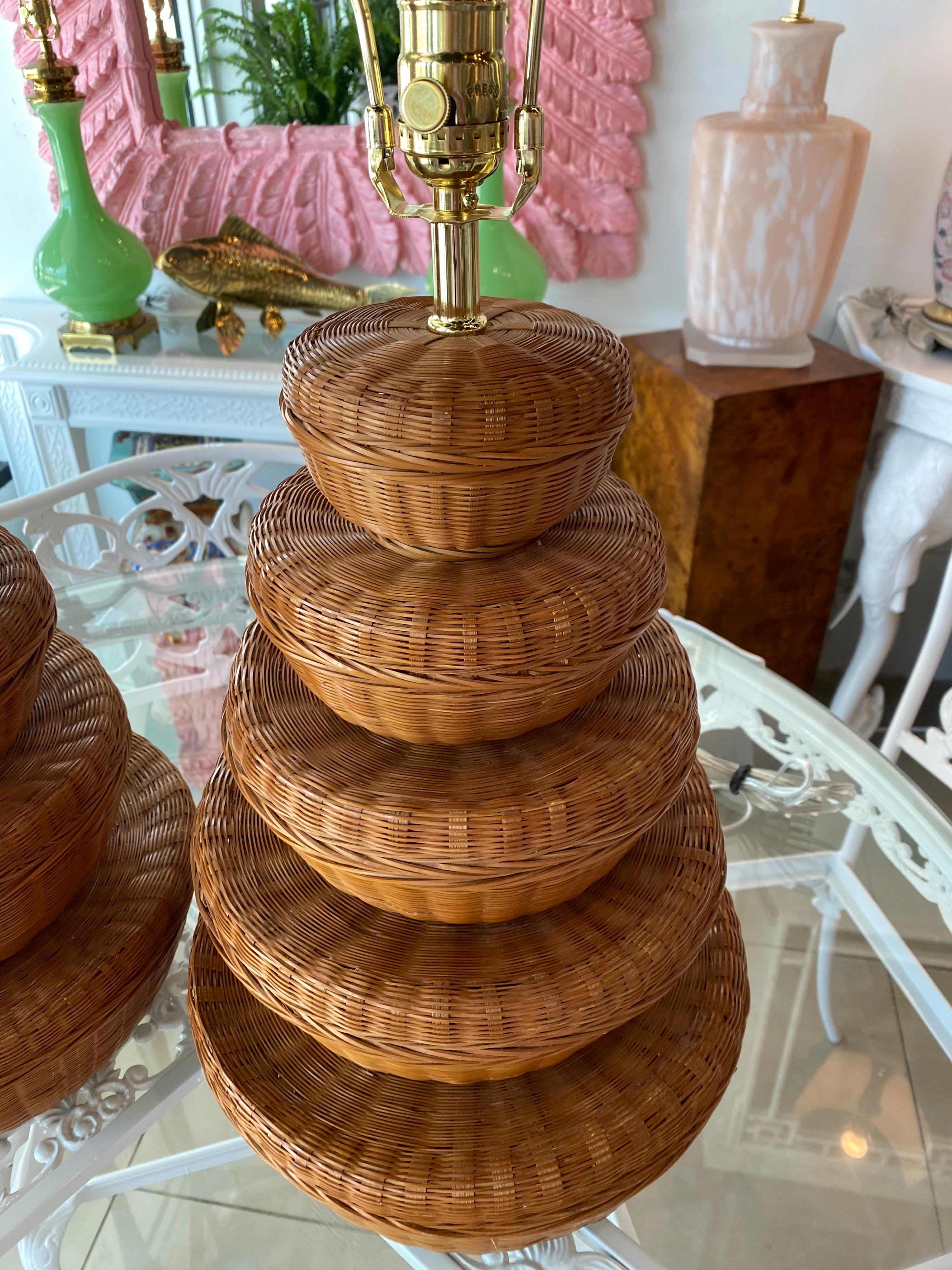 Vintage Pair of Wicker Stacked Basket Table Lamps, Newly Wired, 3 Way Brass  In Good Condition In West Palm Beach, FL