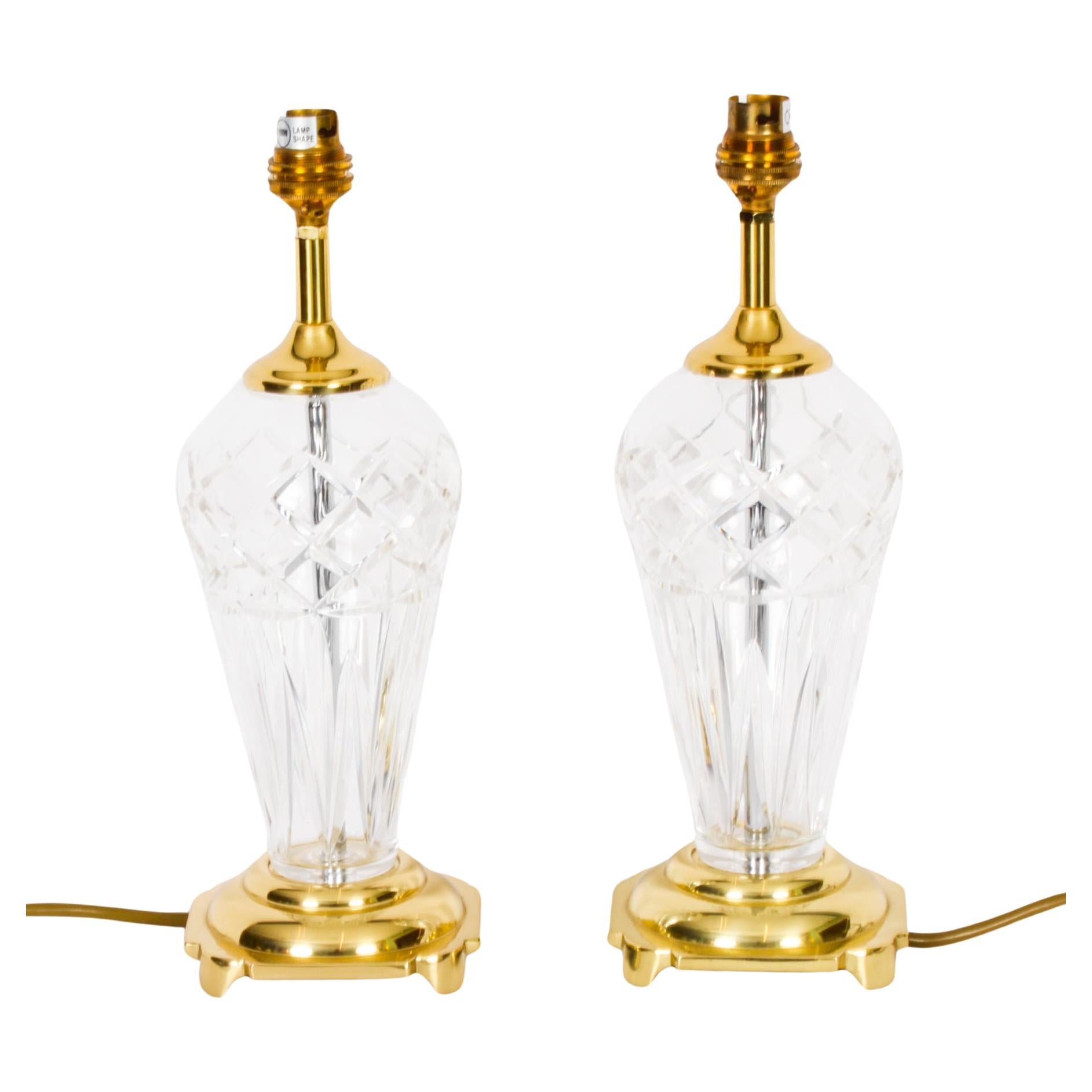 Coppia di lampade da tavolo Windsor in vetro tagliato vintage del XX secolo
