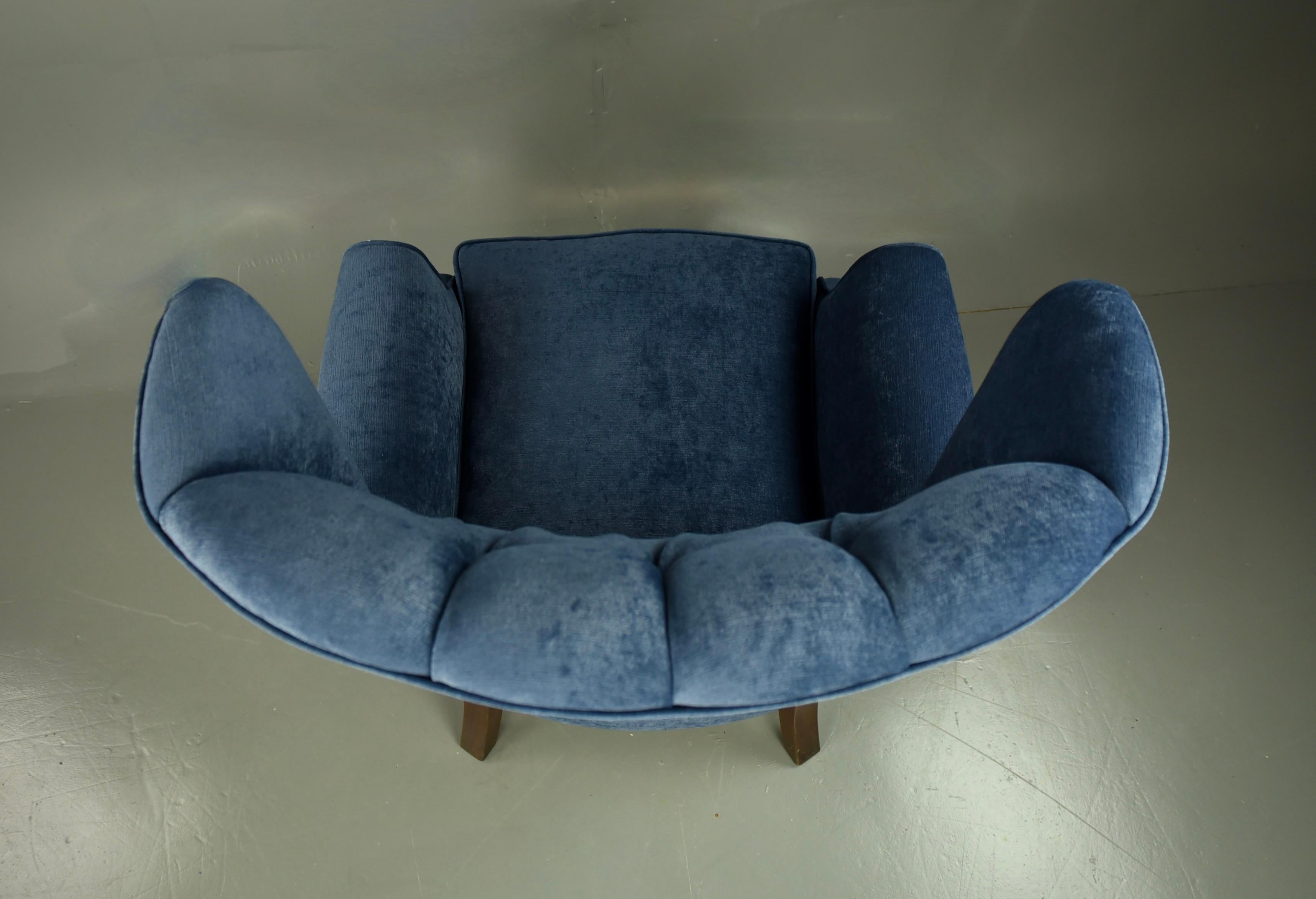 Early 20th Century Vintage pair of wingback chairs by Kittinger For Sale
