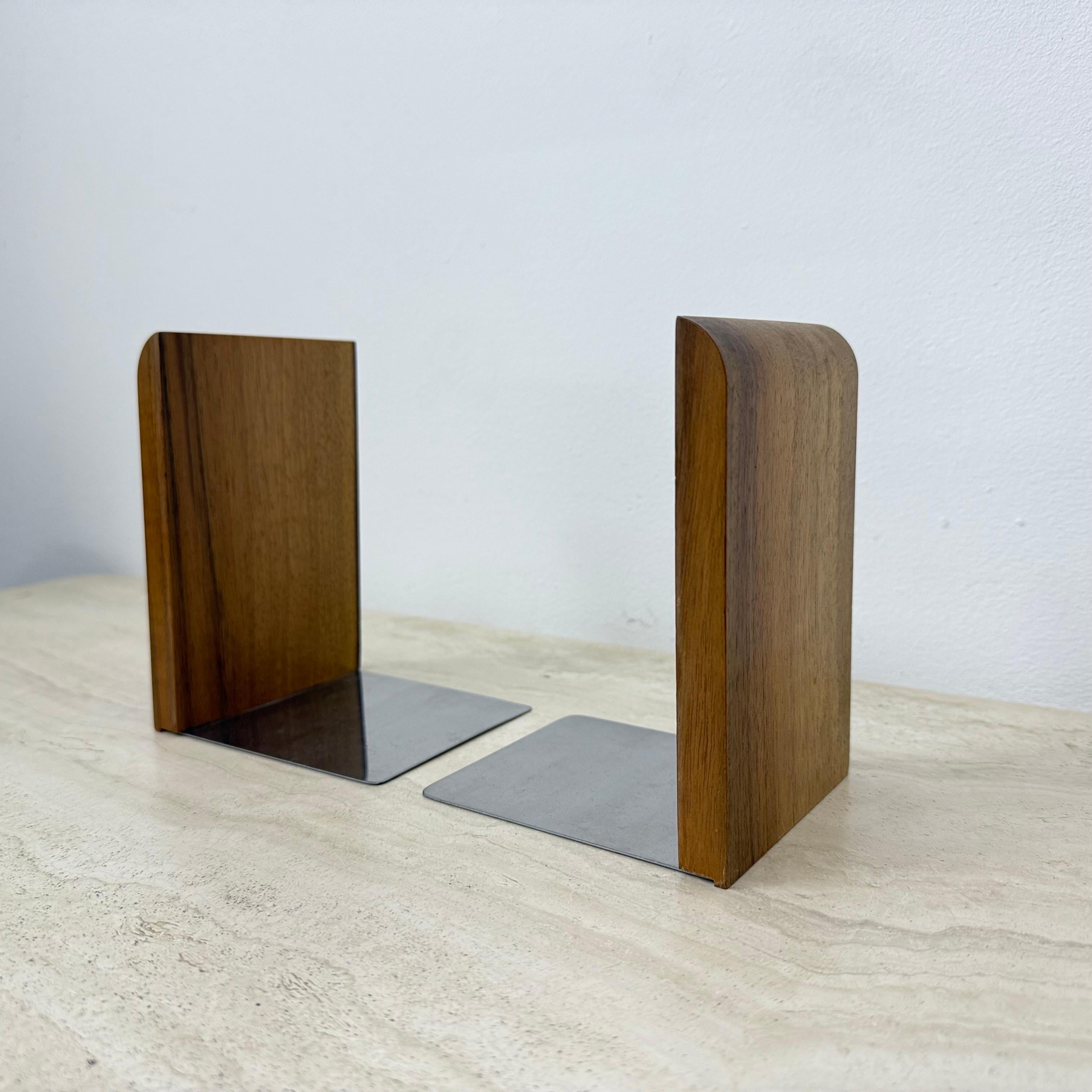 Paar Vintage-Buchstützen aus Holz, 1970er-Jahre (Teakholz) im Angebot