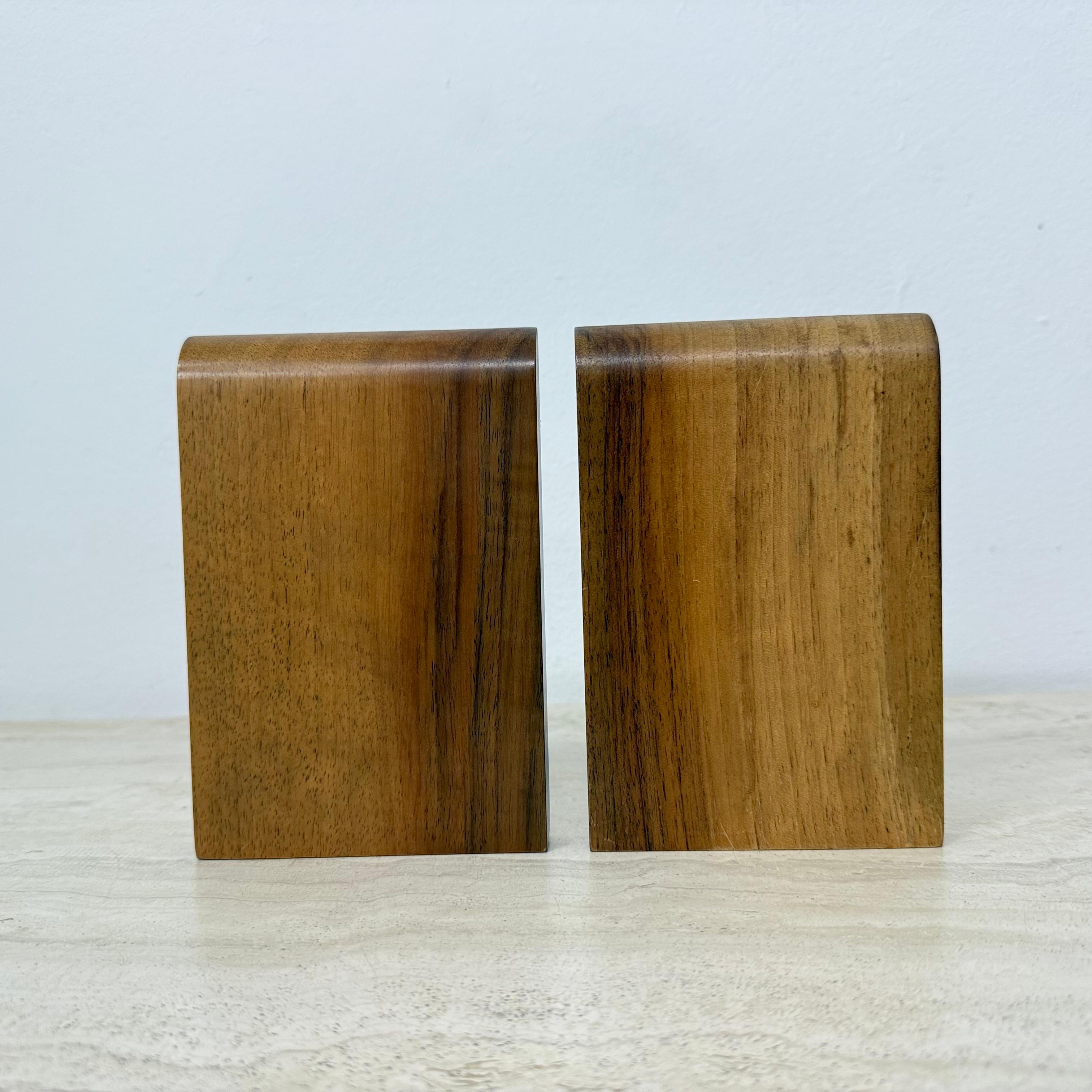 Paar Vintage-Buchstützen aus Holz, 1970er-Jahre im Angebot 2