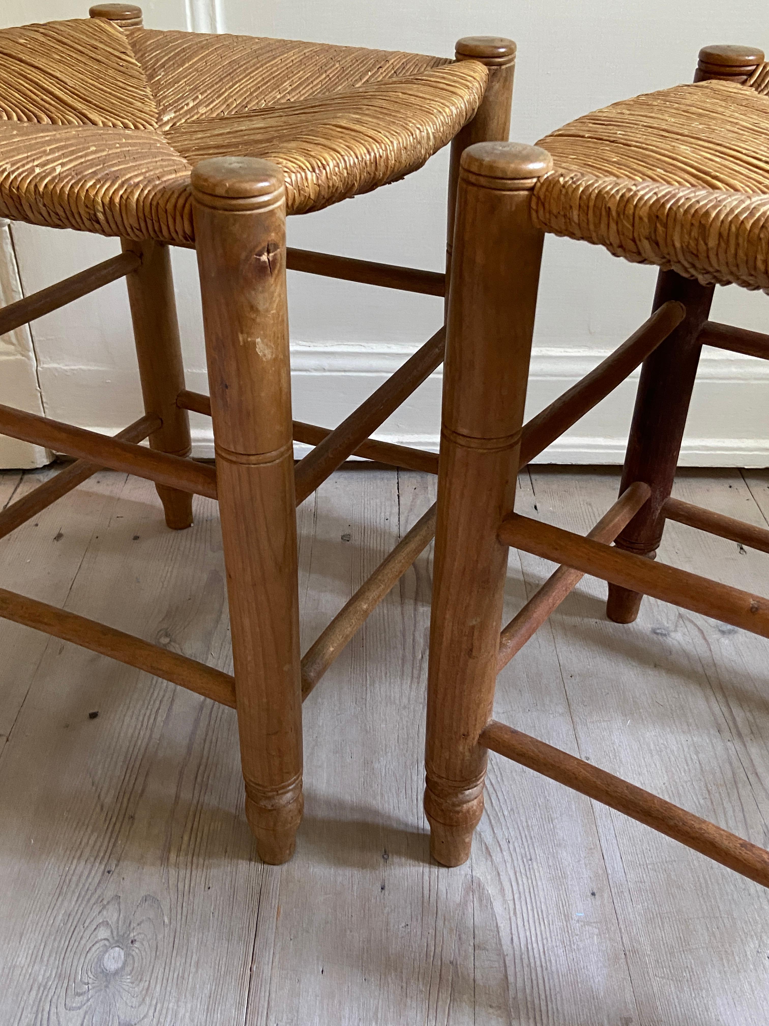 Vintage Pair of Wooden Stools with Woven Rush Seats, France, 1950s For Sale 1