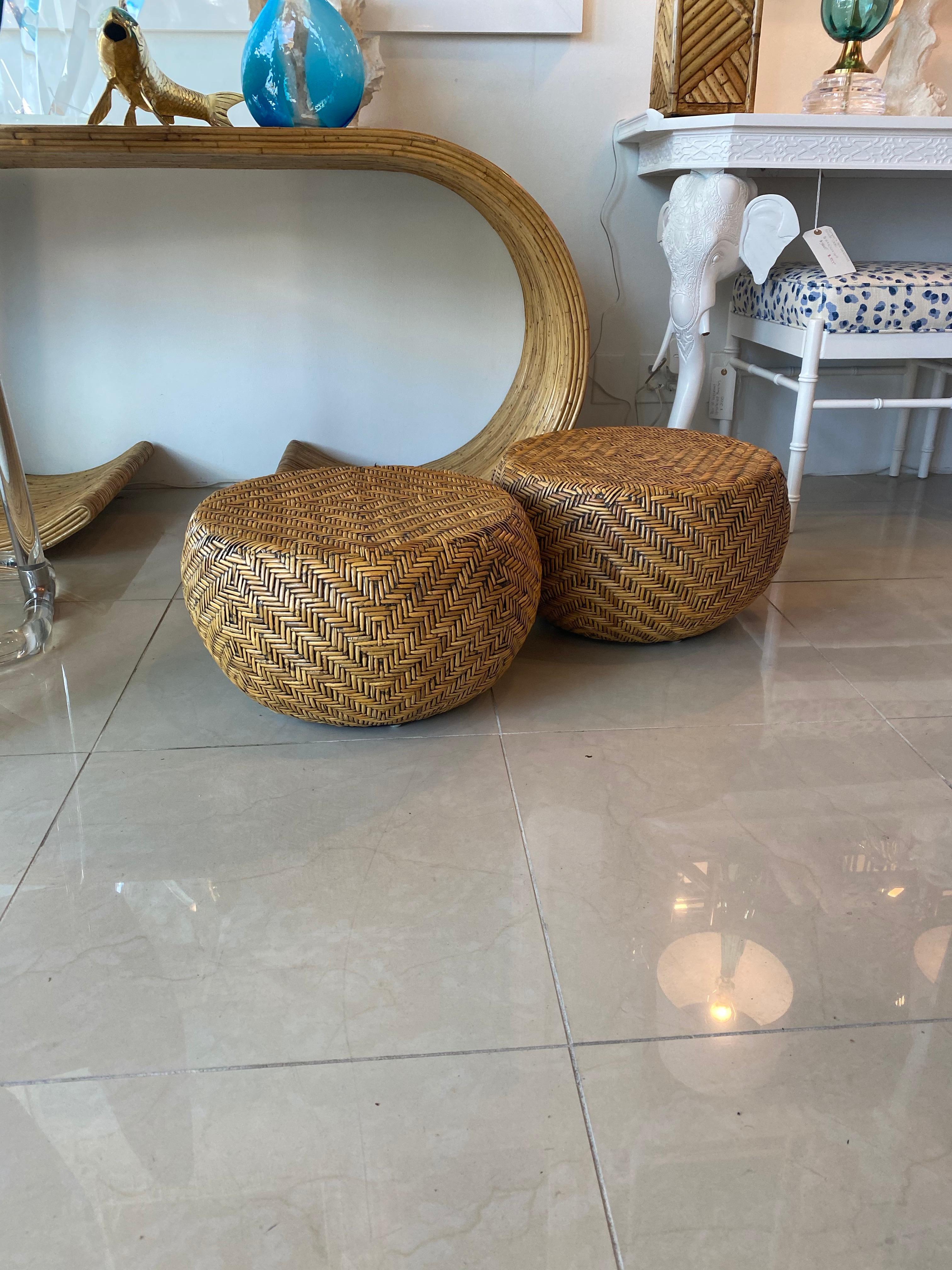 Vintage Pair of Woven Wicker Round Footstools Stools Benches Ottomans In Good Condition In West Palm Beach, FL