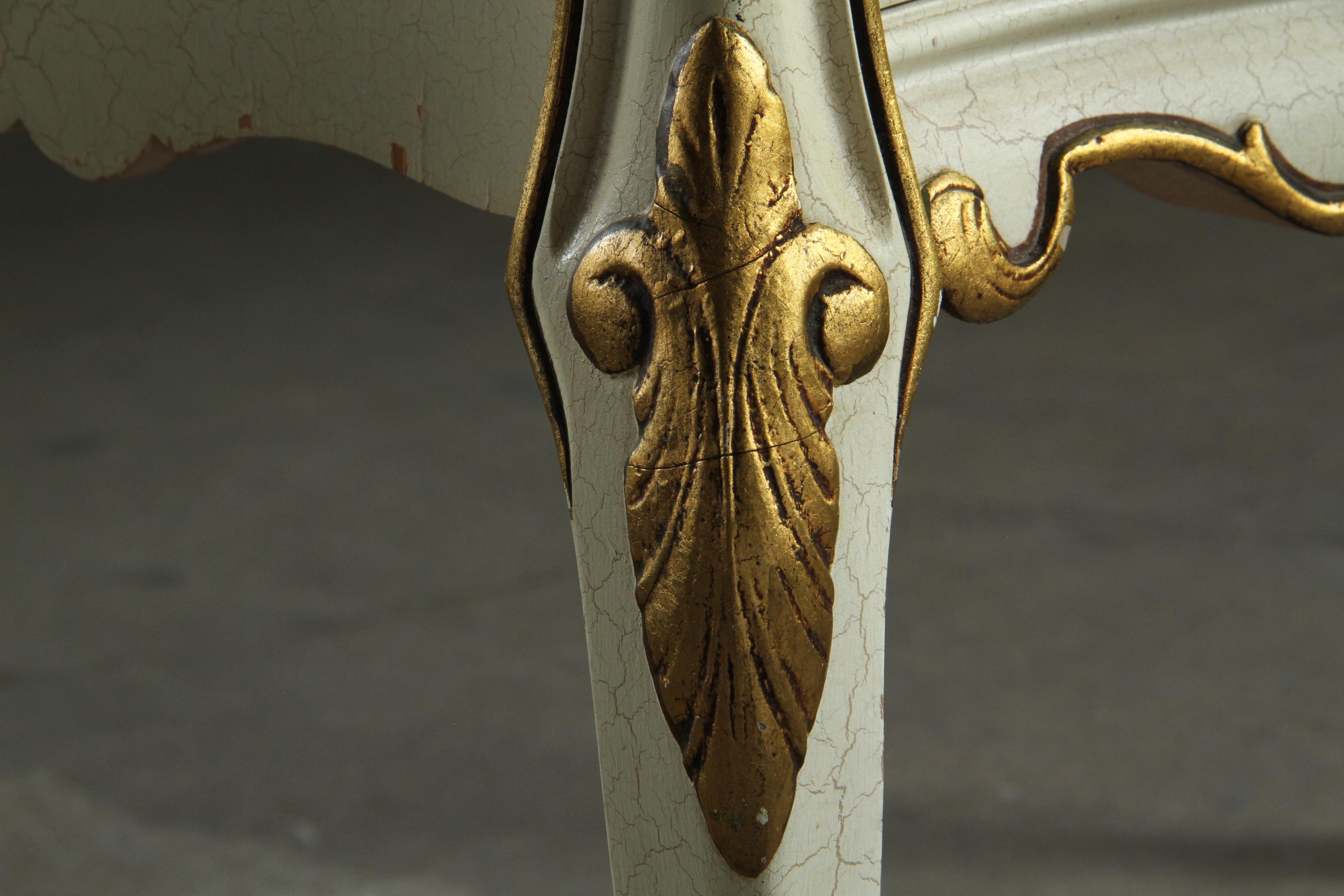 Coppia di Comodini in stile barocco veneziano del XX secolo in legno verniciato in vendita 6