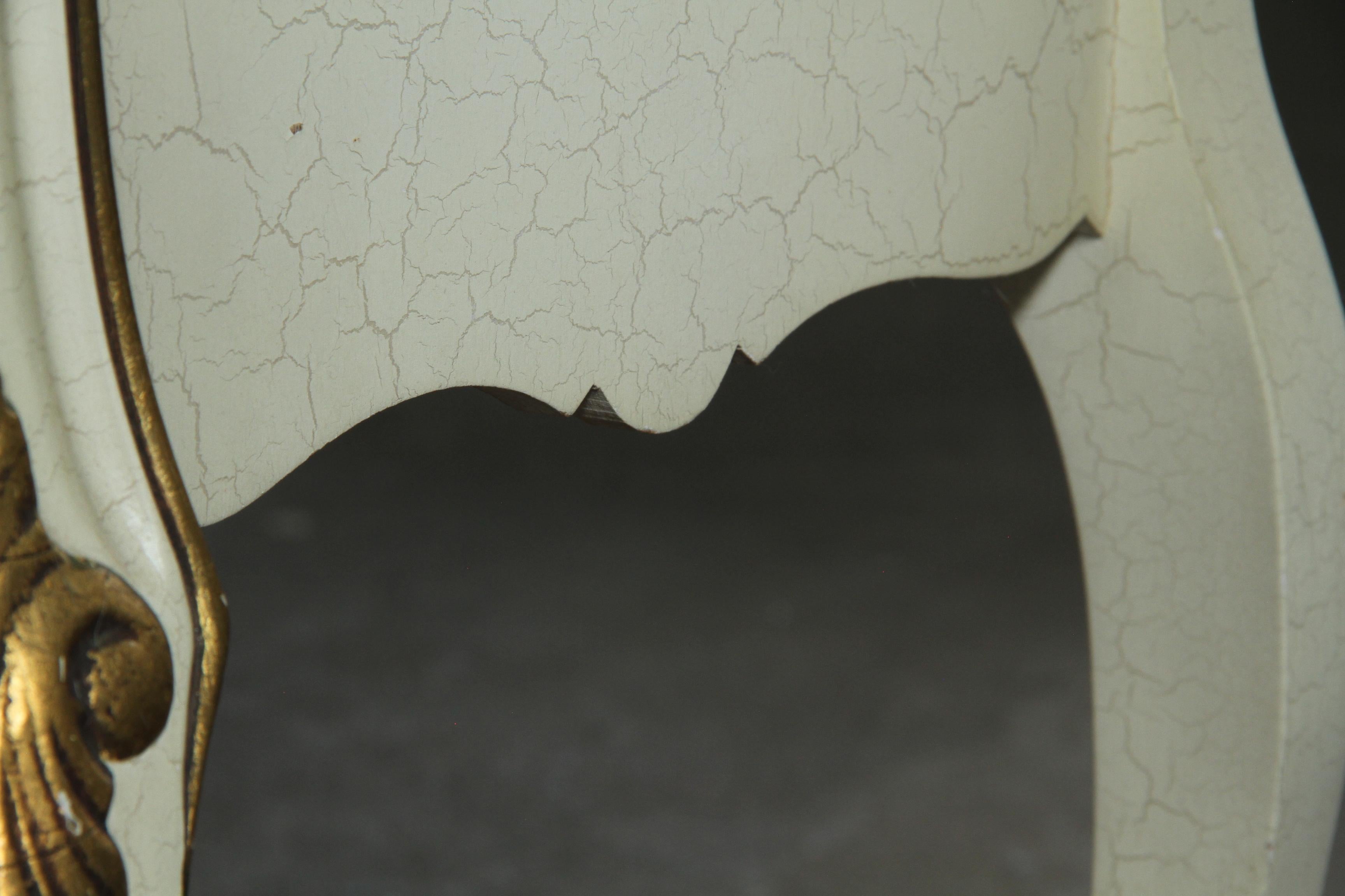 Coppia di Comodini in stile barocco veneziano del XX secolo in legno verniciato in vendita 8