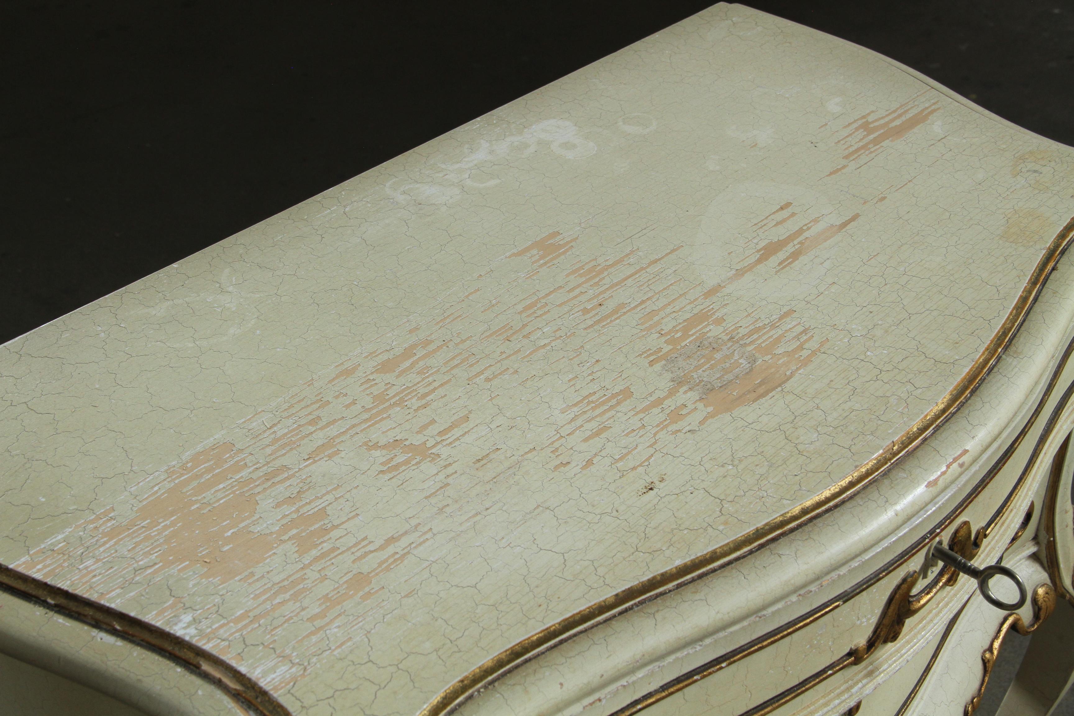 Coppia di Comodini in stile barocco veneziano del XX secolo in legno verniciato in vendita 12