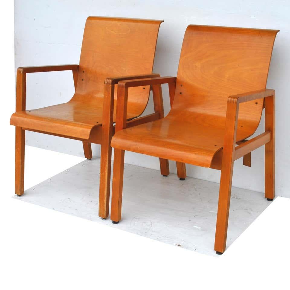 Molded Vintage Pair of Paimio Hallway 403 Chairs and Side Table by Alvar Aalto