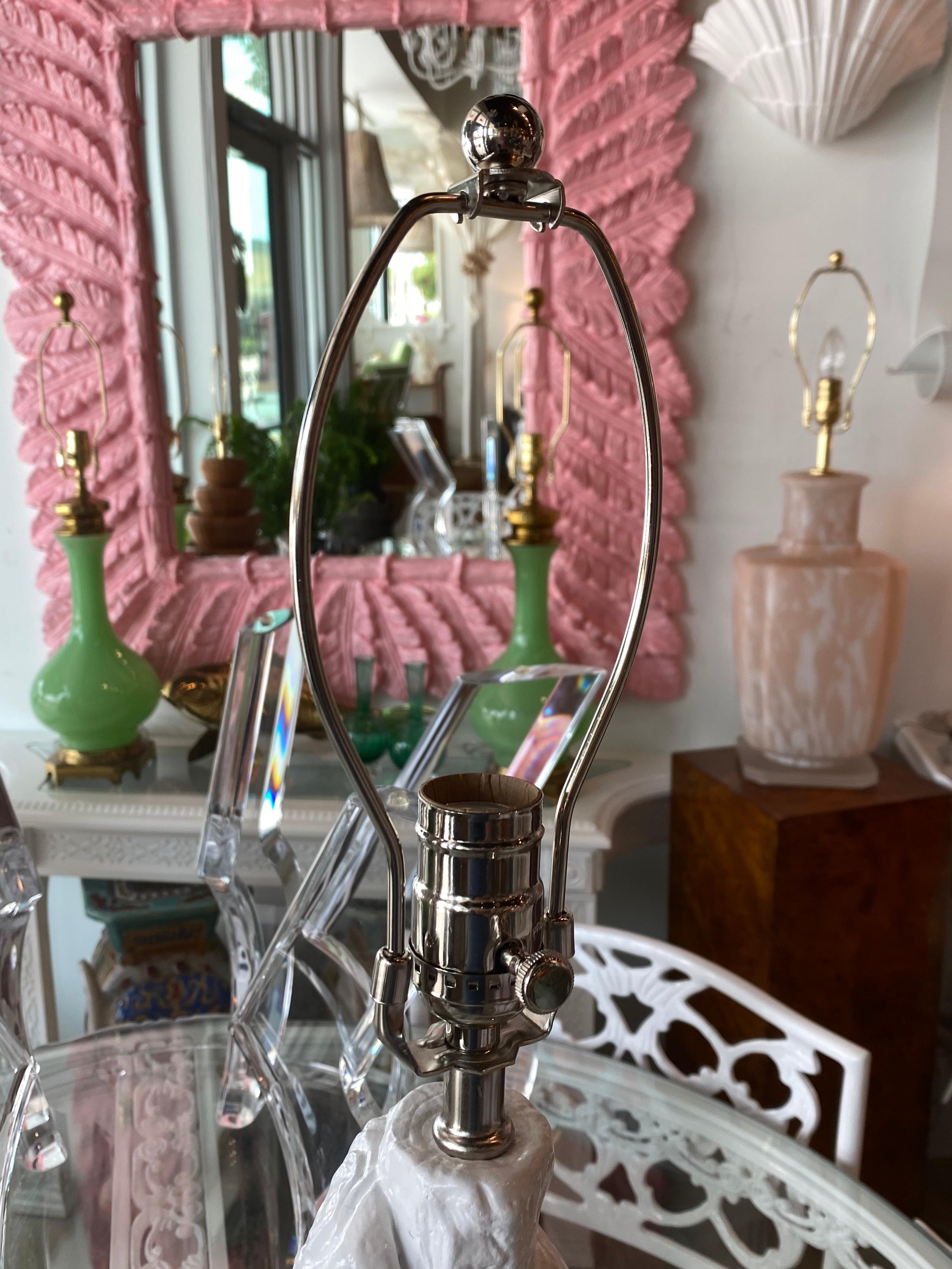 Fin du 20e siècle Paire de lampes de table de plage vintage en plâtre laqué blanc et faux bois flotté Faux Bois en vente