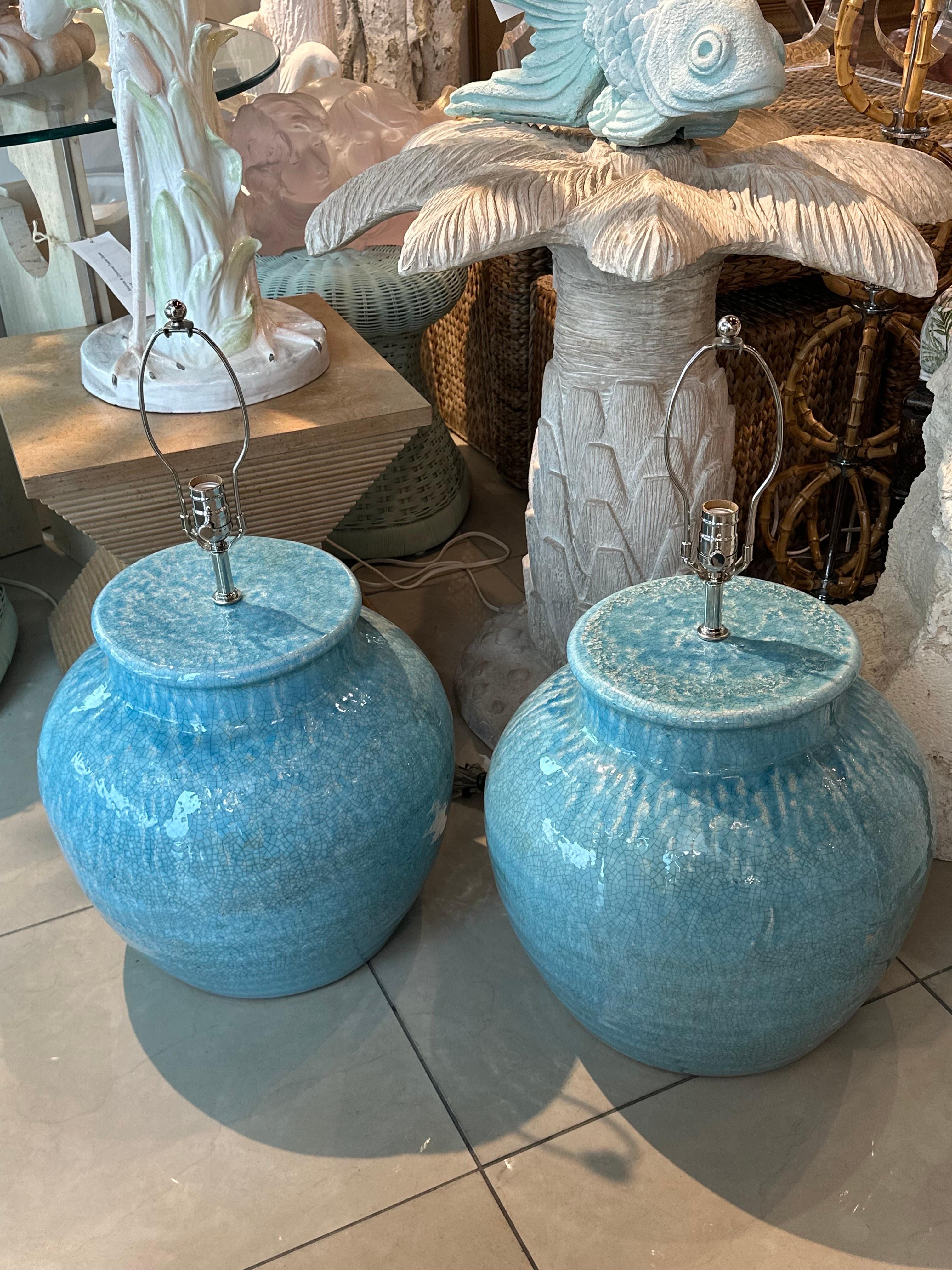 Paire de lampes de bureau vintage en terre cuite à glaçure craquelée turquoise nouvellement câblée en vente 4