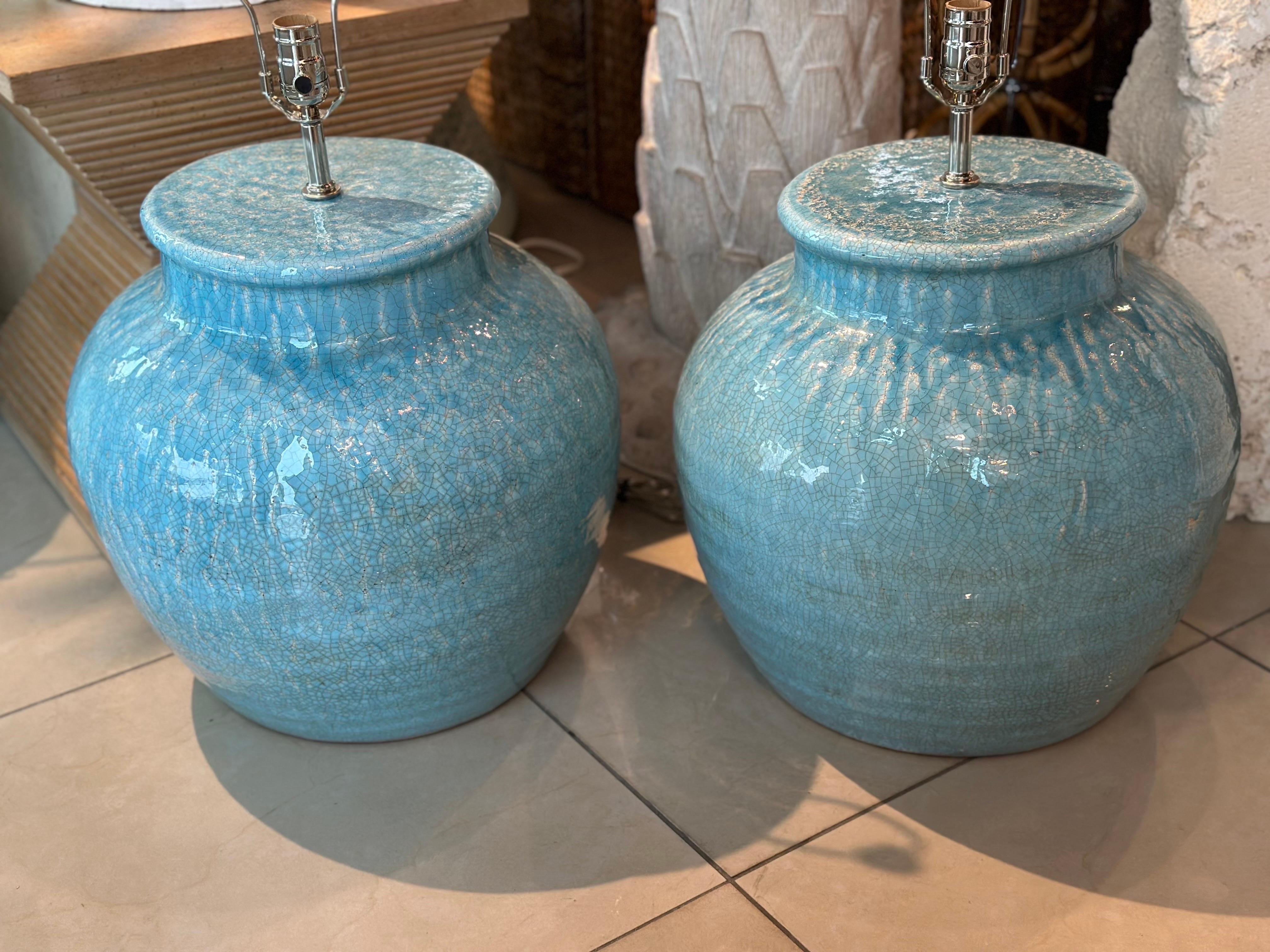 Paire de lampes de bureau vintage en terre cuite à glaçure craquelée turquoise nouvellement câblée en vente 7