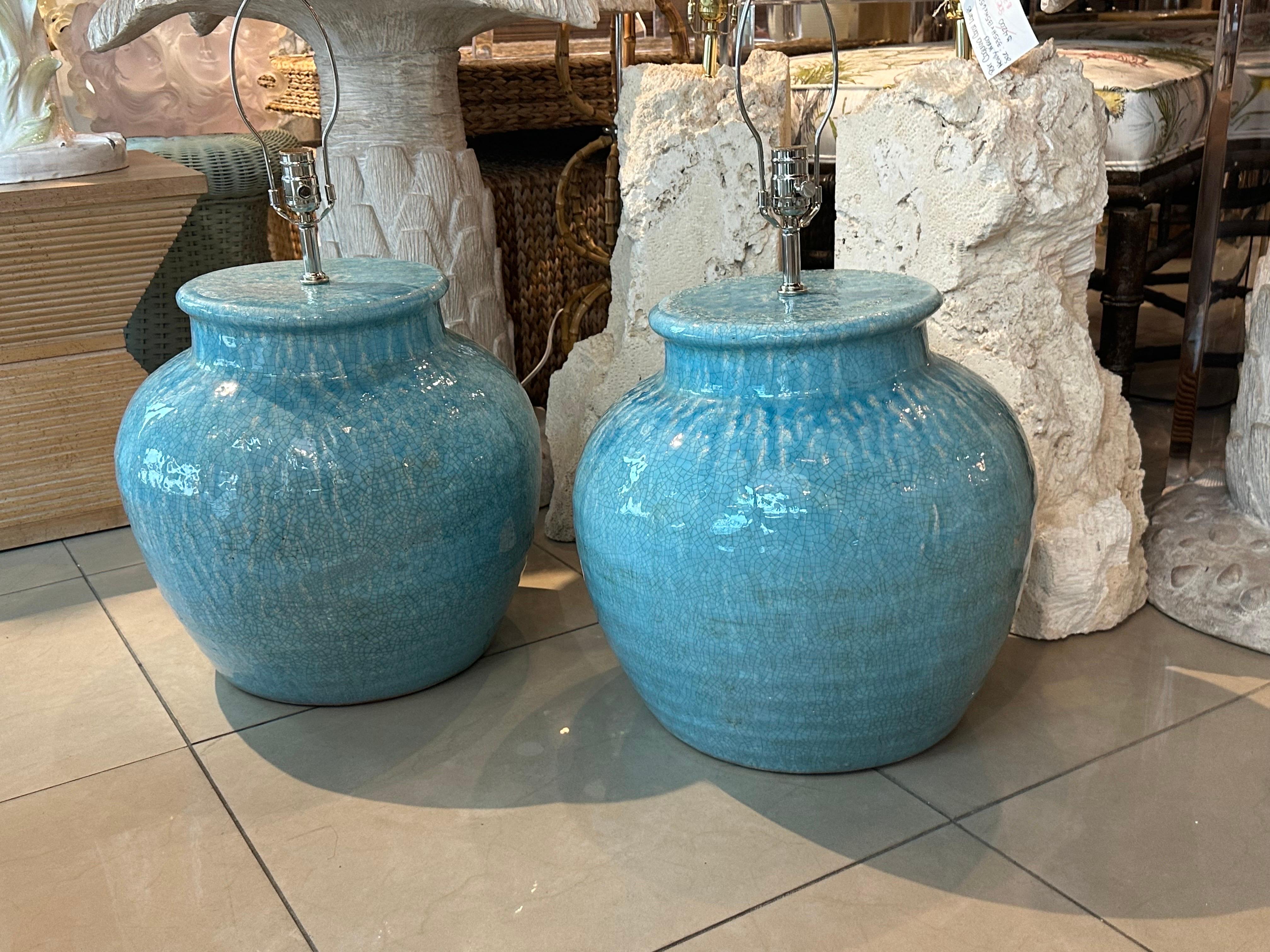Terre cuite Paire de lampes de bureau vintage en terre cuite à glaçure craquelée turquoise nouvellement câblée en vente