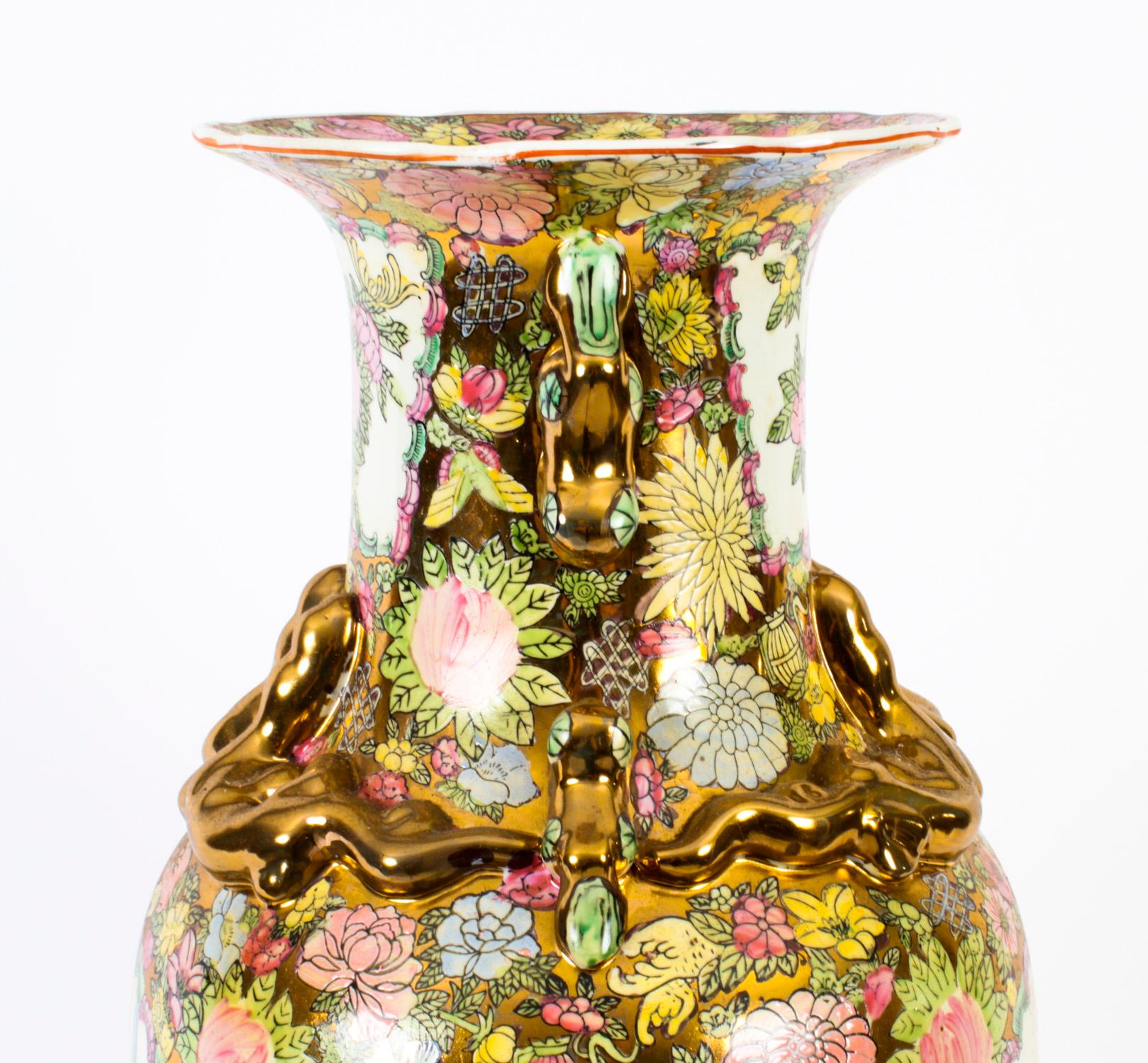 Paire de vases chinois vintage Famille Rose de style dynastie Qing de Canton, 20ème siècle en vente 5