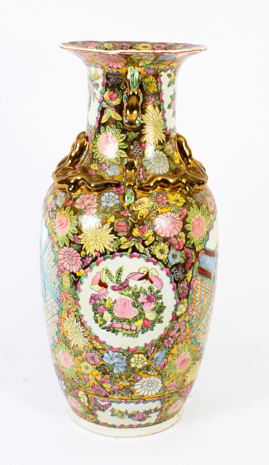 Paire de vases chinois vintage Famille Rose de style dynastie Qing de Canton, 20ème siècle en vente 6