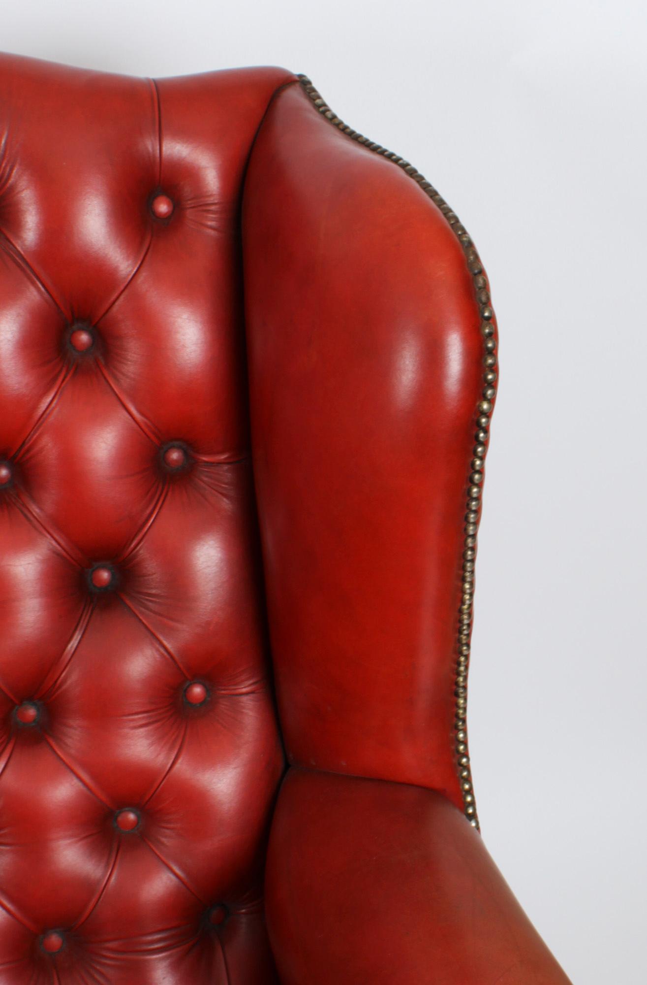Vintage Pair Red Leather Button Backed Wingback Armchairs 20th Century In Good Condition For Sale In London, GB