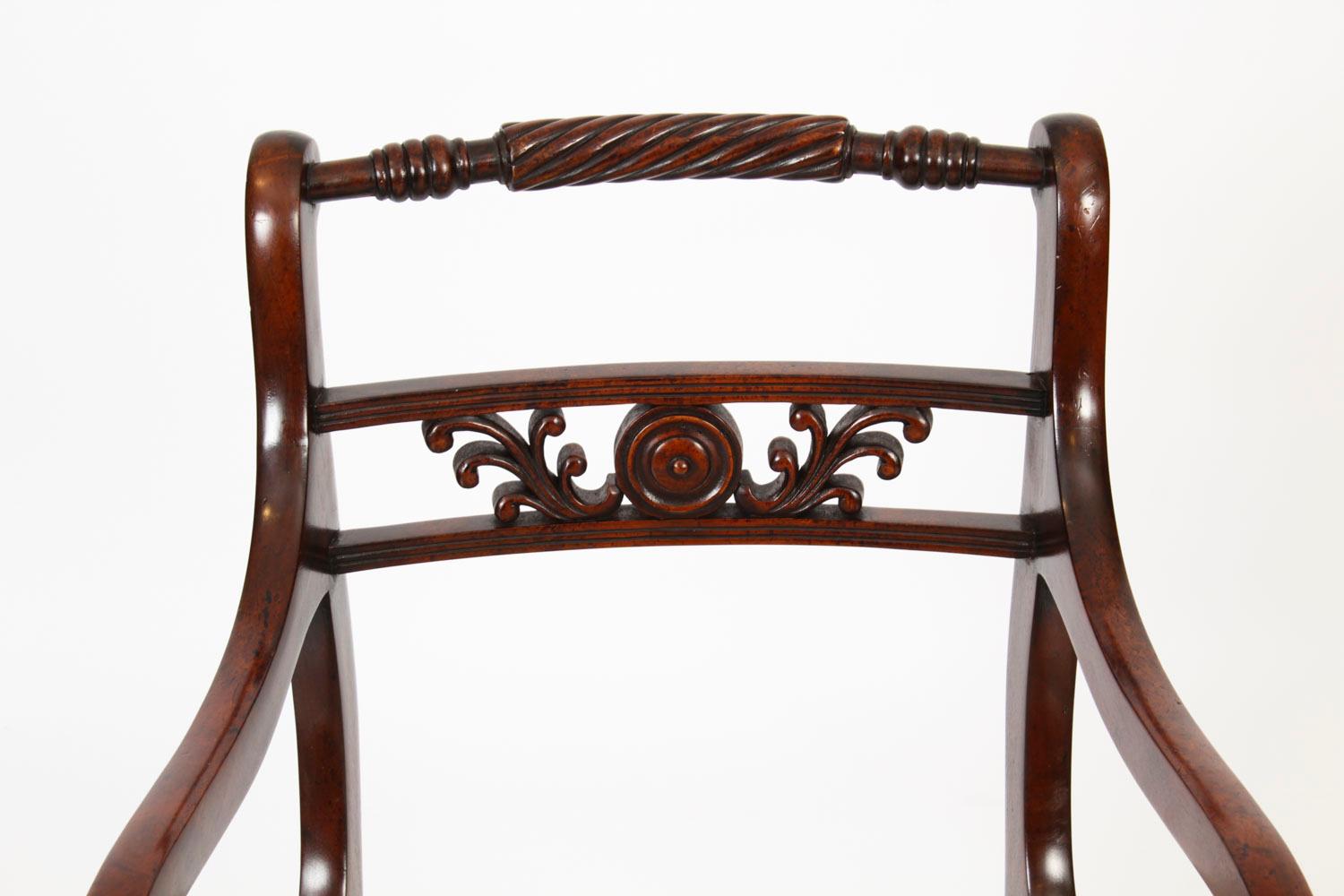 Acajou Paire de fauteuils à dossier en corde de style Revive 20ème siècle en vente