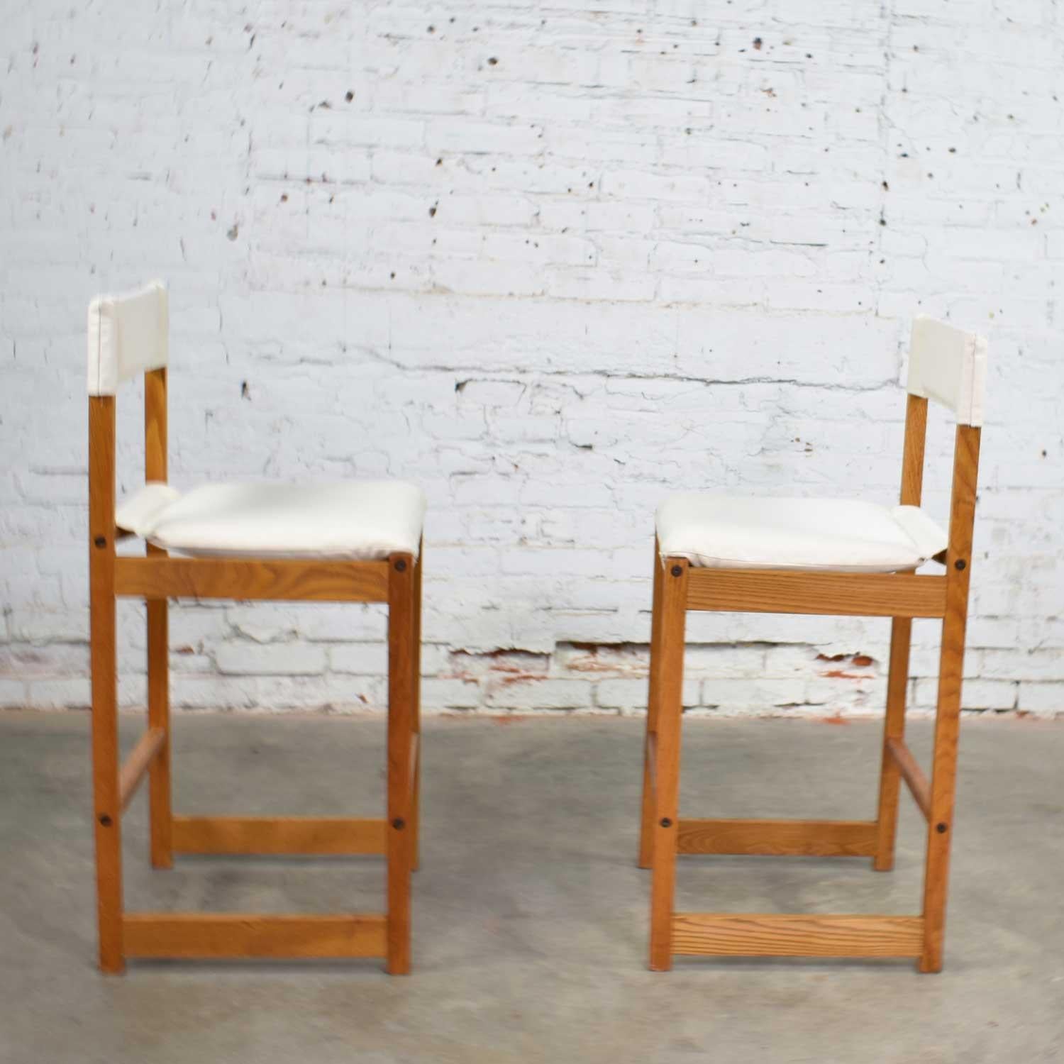 20th Century Vintage Pair of Scandinavian Modern Sling Counter Height Bar Stools White