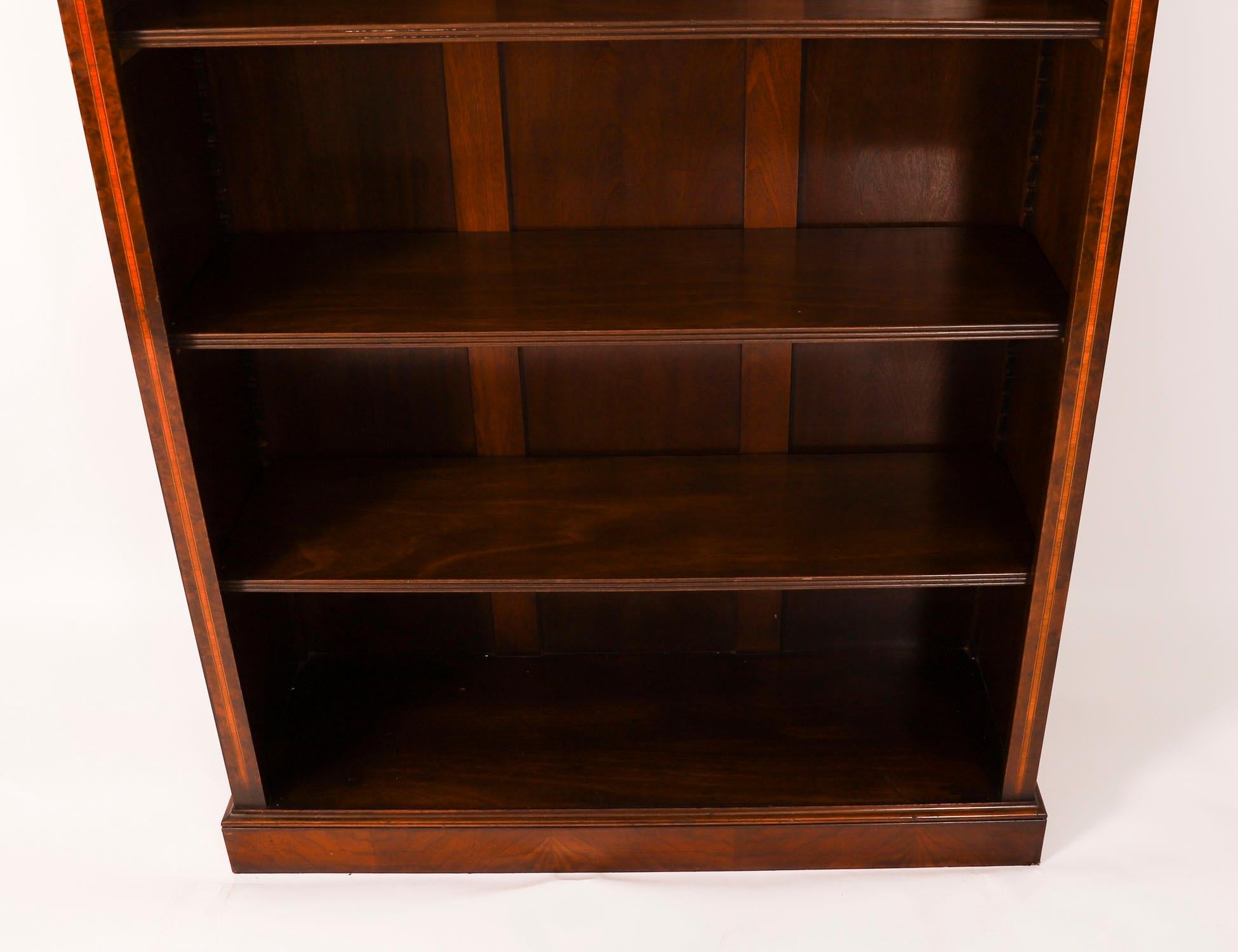 Vintage Pair Sheraton Revival Gratnuss Offenes Bücherregal Mitte 20. im Angebot 10