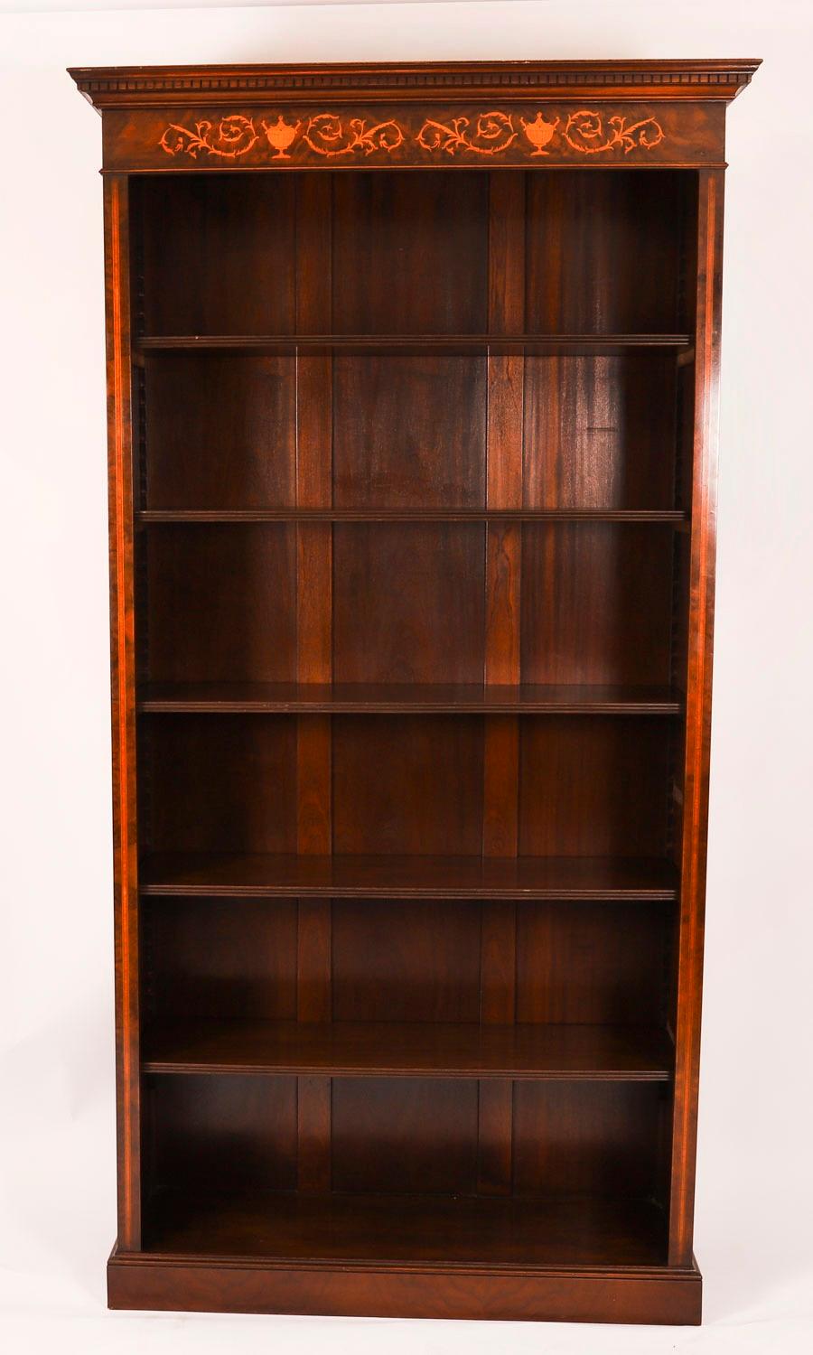 Vintage Pair Sheraton Revival Gratnuss Offenes Bücherregal Mitte 20. im Zustand „Gut“ im Angebot in London, GB