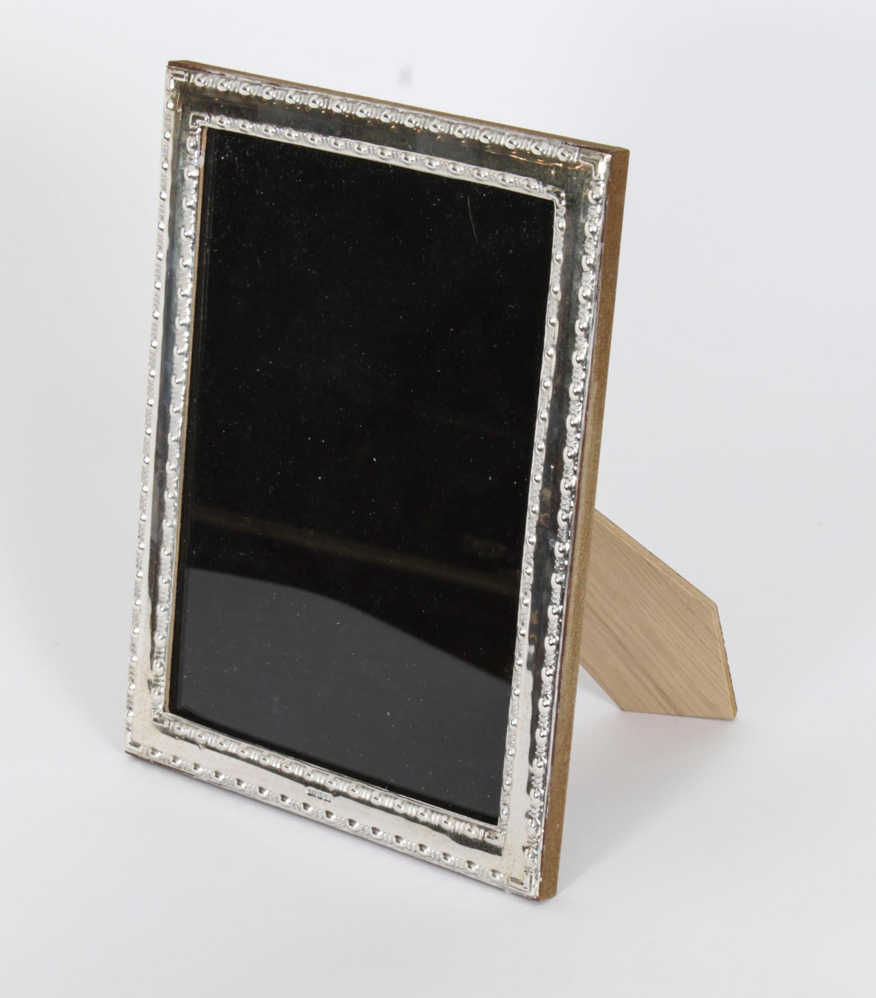 A truly superb pair of Vintage sterling silver photo frames, by Highfield Frames, London. 

The beautiful rectangular shaped photo frames are superbly decorated with double egg and dart banding.

An excellent gift idea for many occasions and an