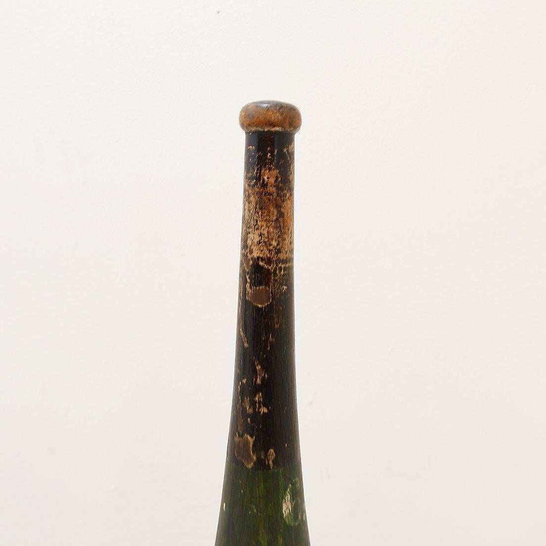 Coppia di mazze da ginnastica alte in legno con base - inizio XX secolo
Spilli da giocoliere - Decorazione
Misure (con base) 40x18cm H. 104cm 
Materiali : Wood - Metallo 