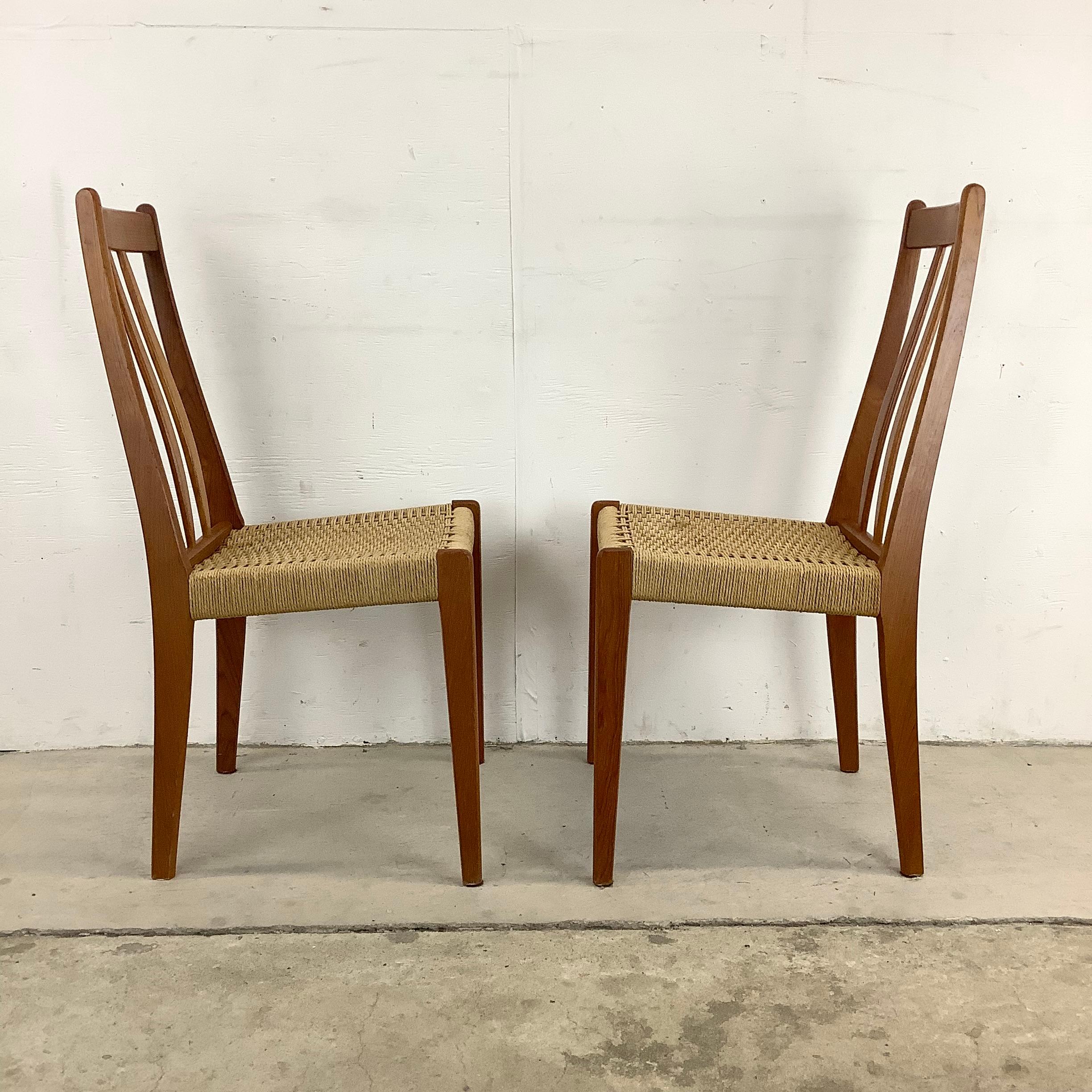 Vintage Pair Teak Rope Seat Accent Chairs In Good Condition In Trenton, NJ