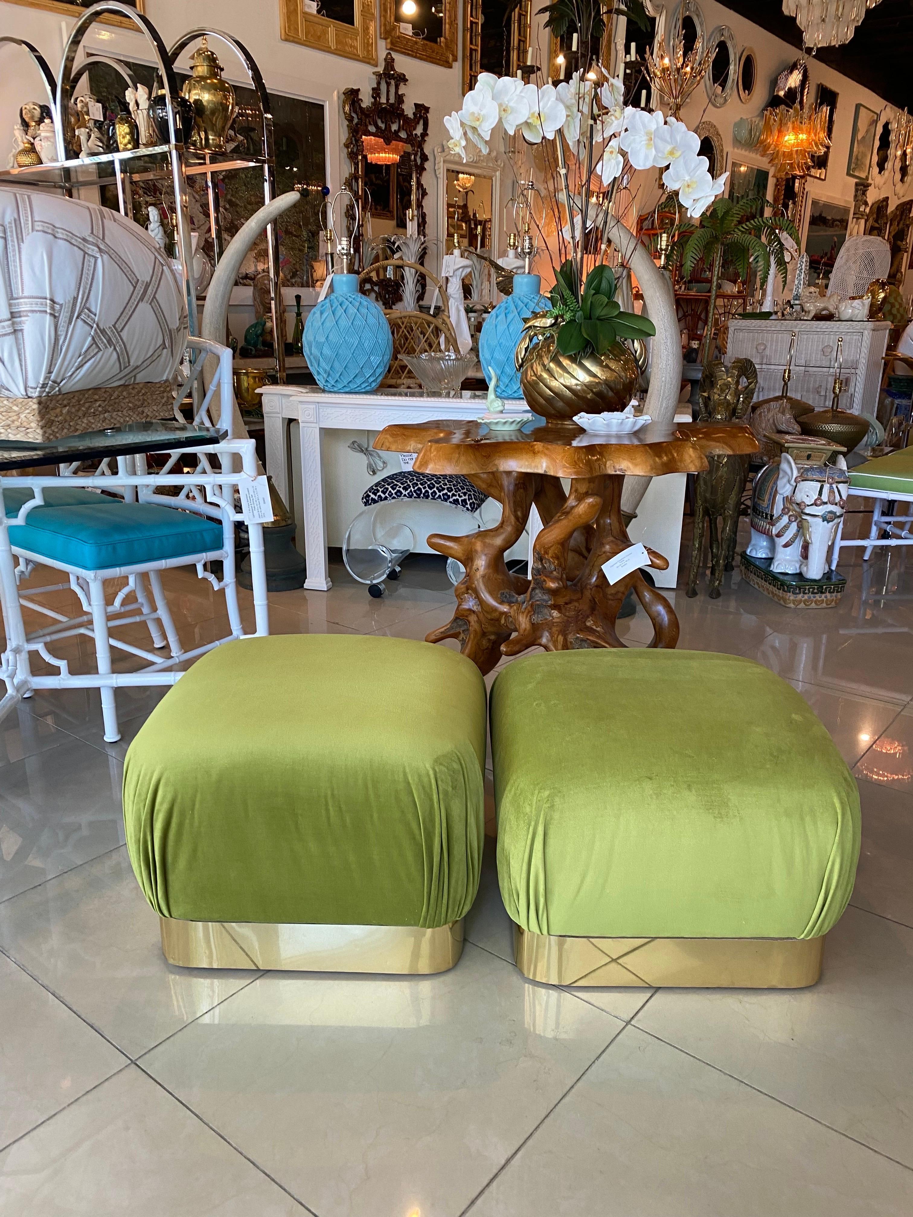 Vintage Pair Upholstered Green Velvet Brass Benches Poufs Karl Springer Style (Hollywood Regency) im Angebot