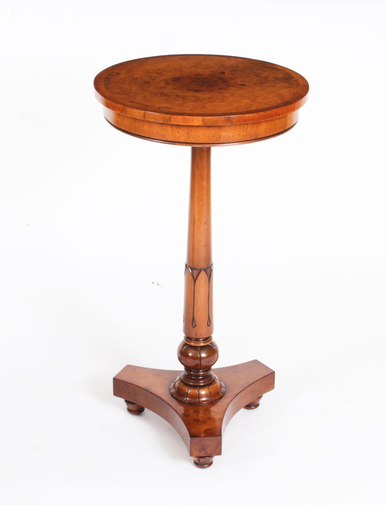 Guglielmo IV Coppia vintage William IV Revival Tavoli occasionali in radica di noce XX secolo