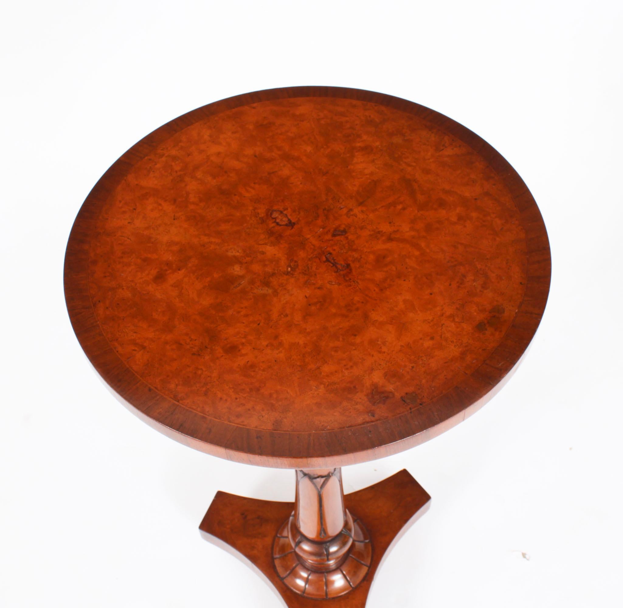 Coppia vintage William IV Revival Tavoli occasionali in radica di noce XX secolo In condizioni buone a London, GB