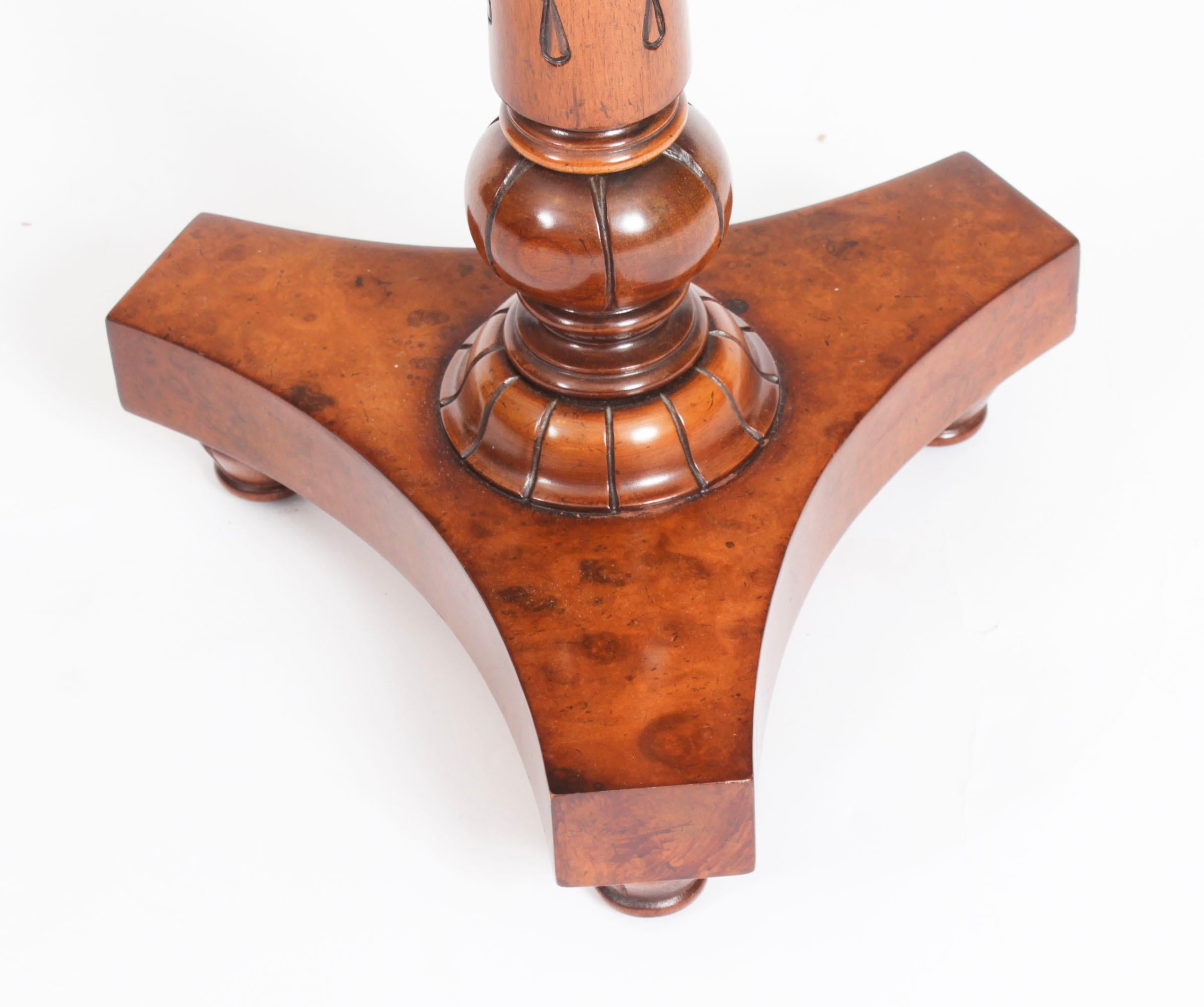 Coppia vintage William IV Revival Tavoli occasionali in radica di noce XX secolo 1
