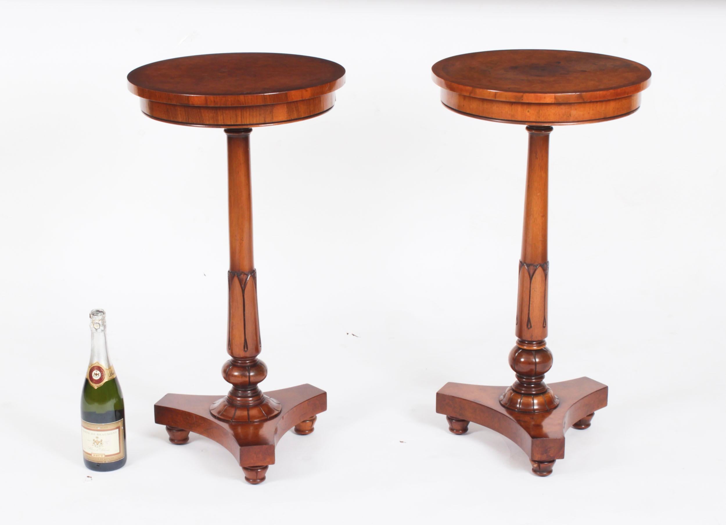 Coppia vintage William IV Revival Tavoli occasionali in radica di noce XX secolo 2