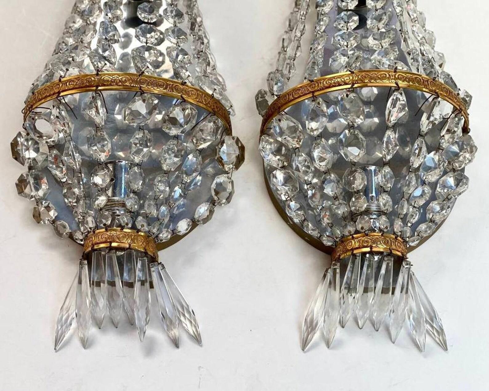 Vintage Paired Wall Sconces  Crystal And Brass Wall Lighting, France, 1960 In Excellent Condition For Sale In Bastogne, BE