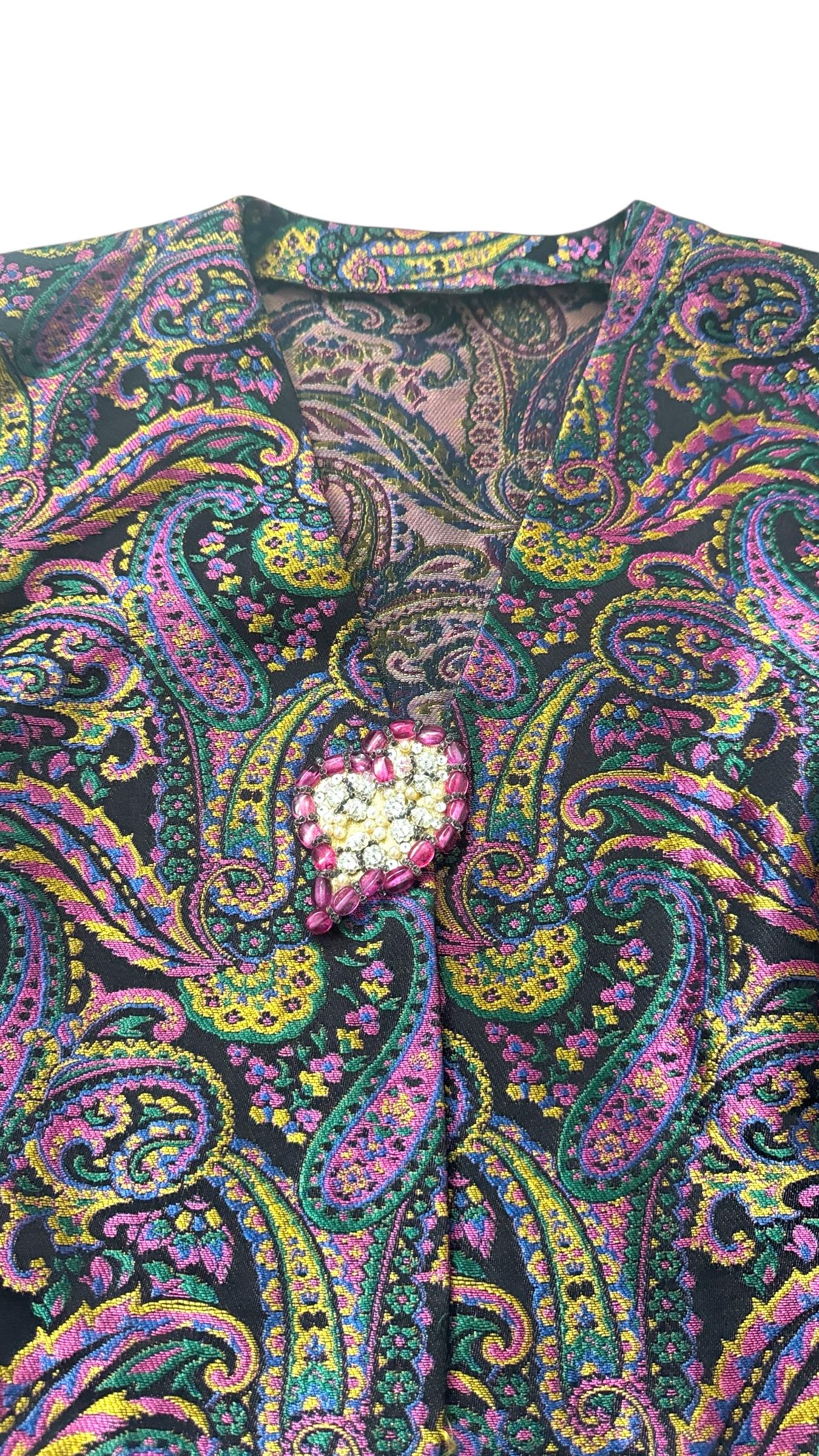 Vintage Paisley Jacquard Jacket with Heart-Shaped Jewel Detail For Sale 6