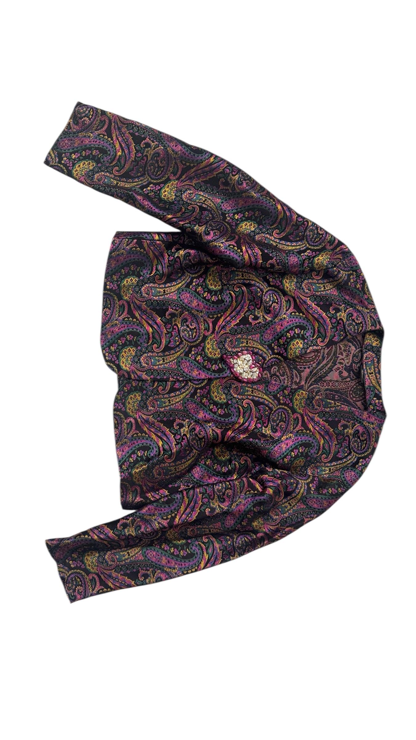 Vintage Paisley Jacquard Jacket with Heart-Shaped Jewel Detail For Sale 11