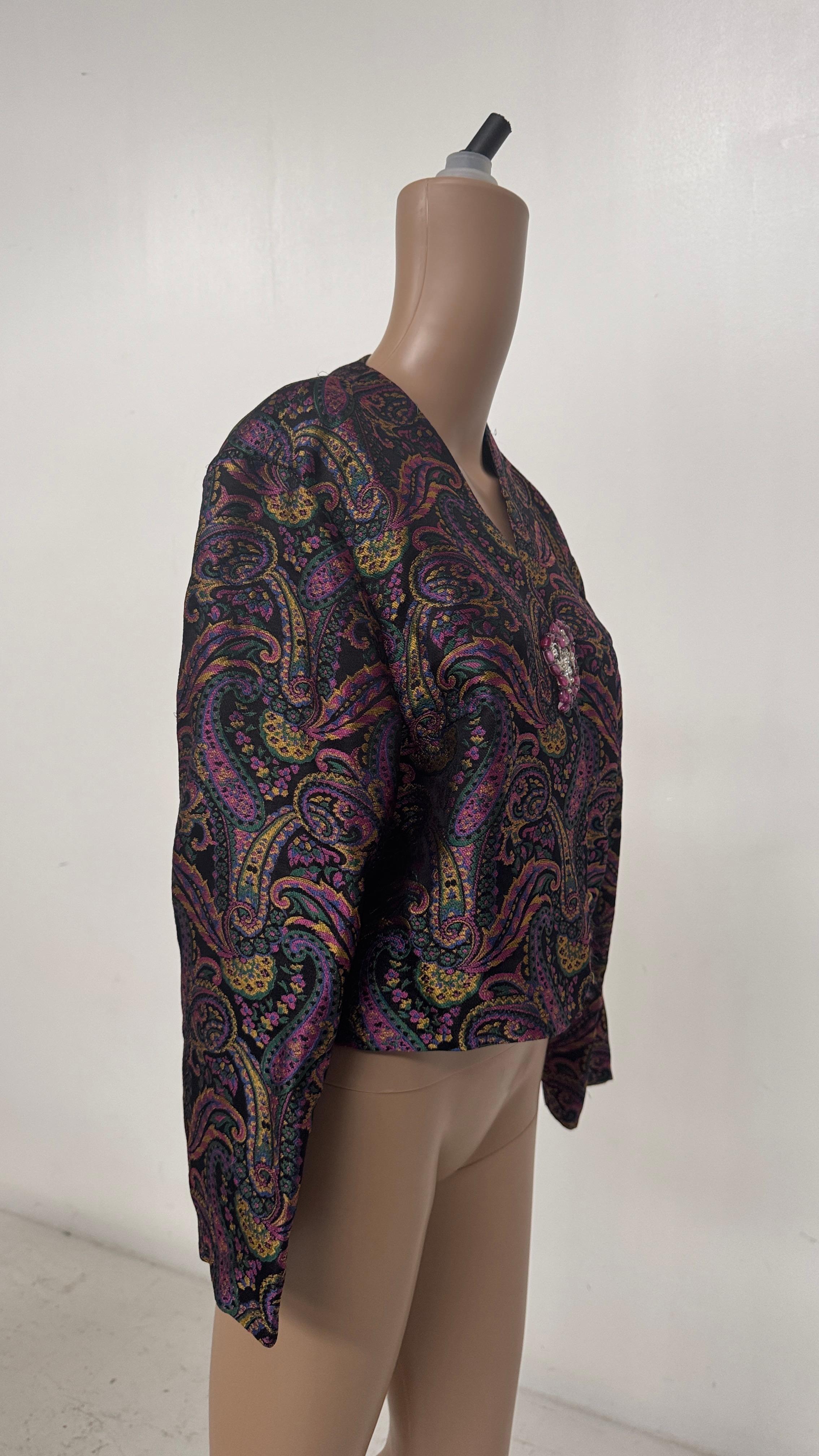 Vintage Paisley Jacquard Jacket with Heart-Shaped Jewel Detail For Sale 1