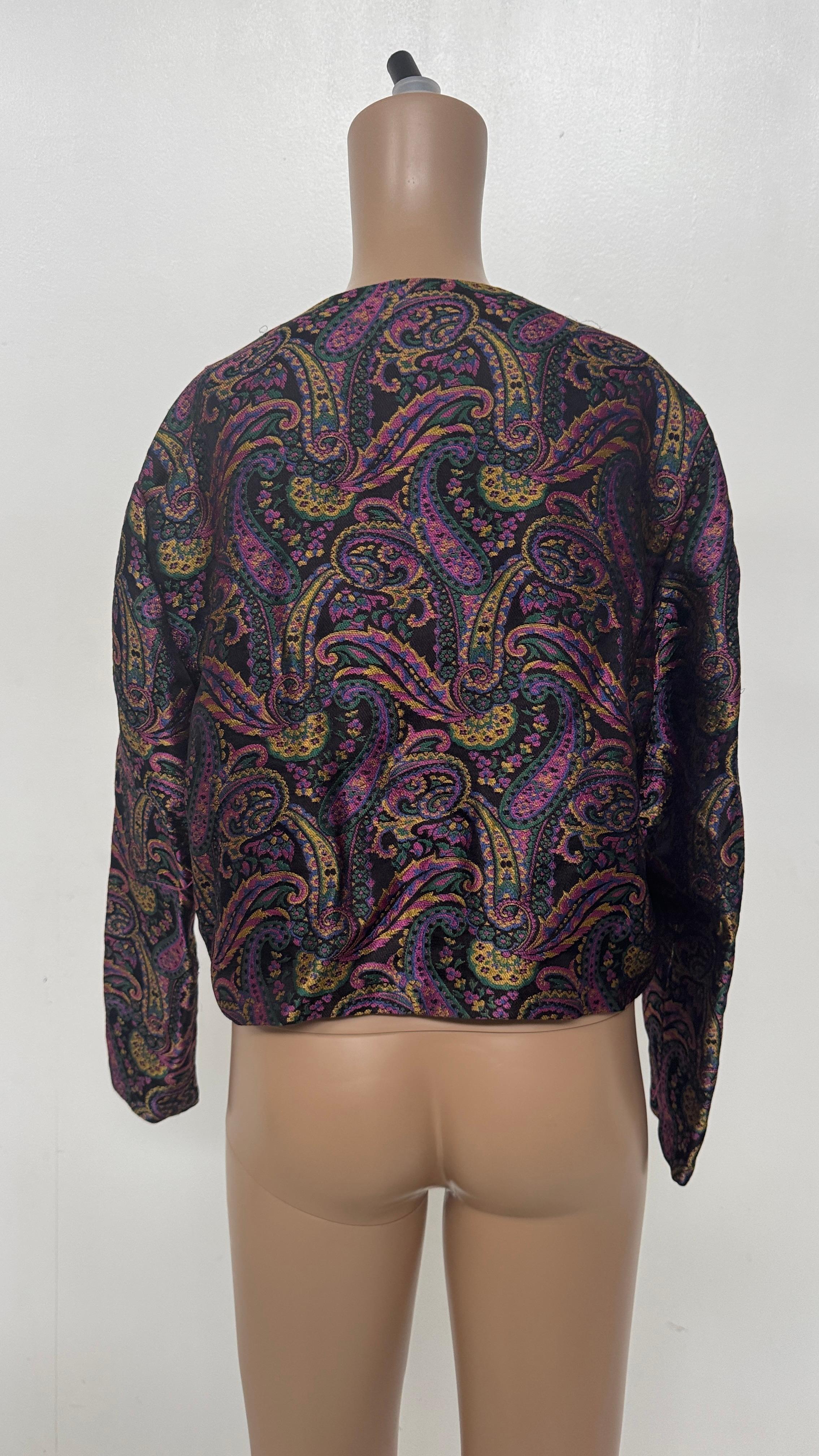 Vintage Paisley Jacquard Jacket with Heart-Shaped Jewel Detail For Sale 2